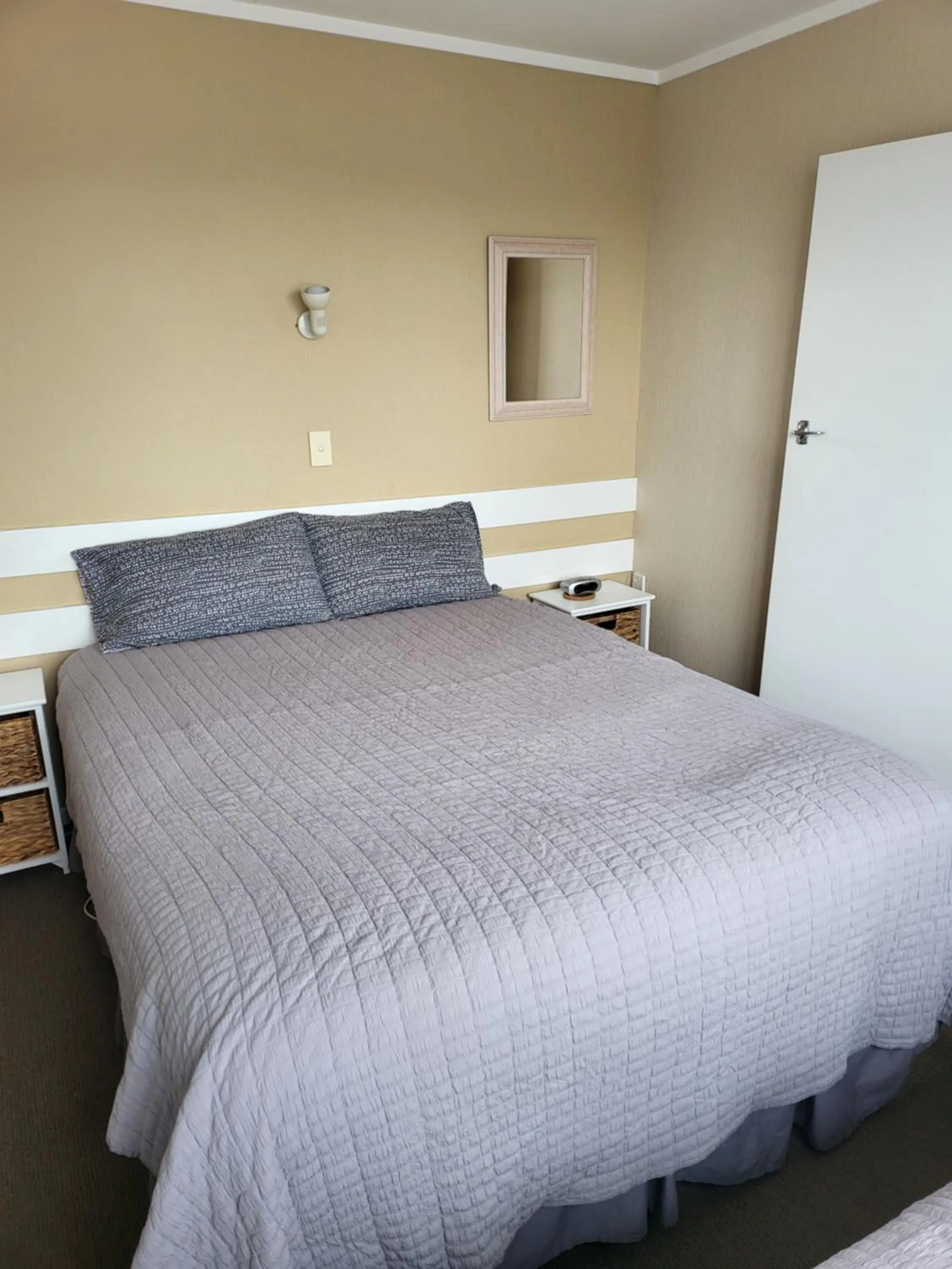Bedroom, Bed in Totara Lodge Motel