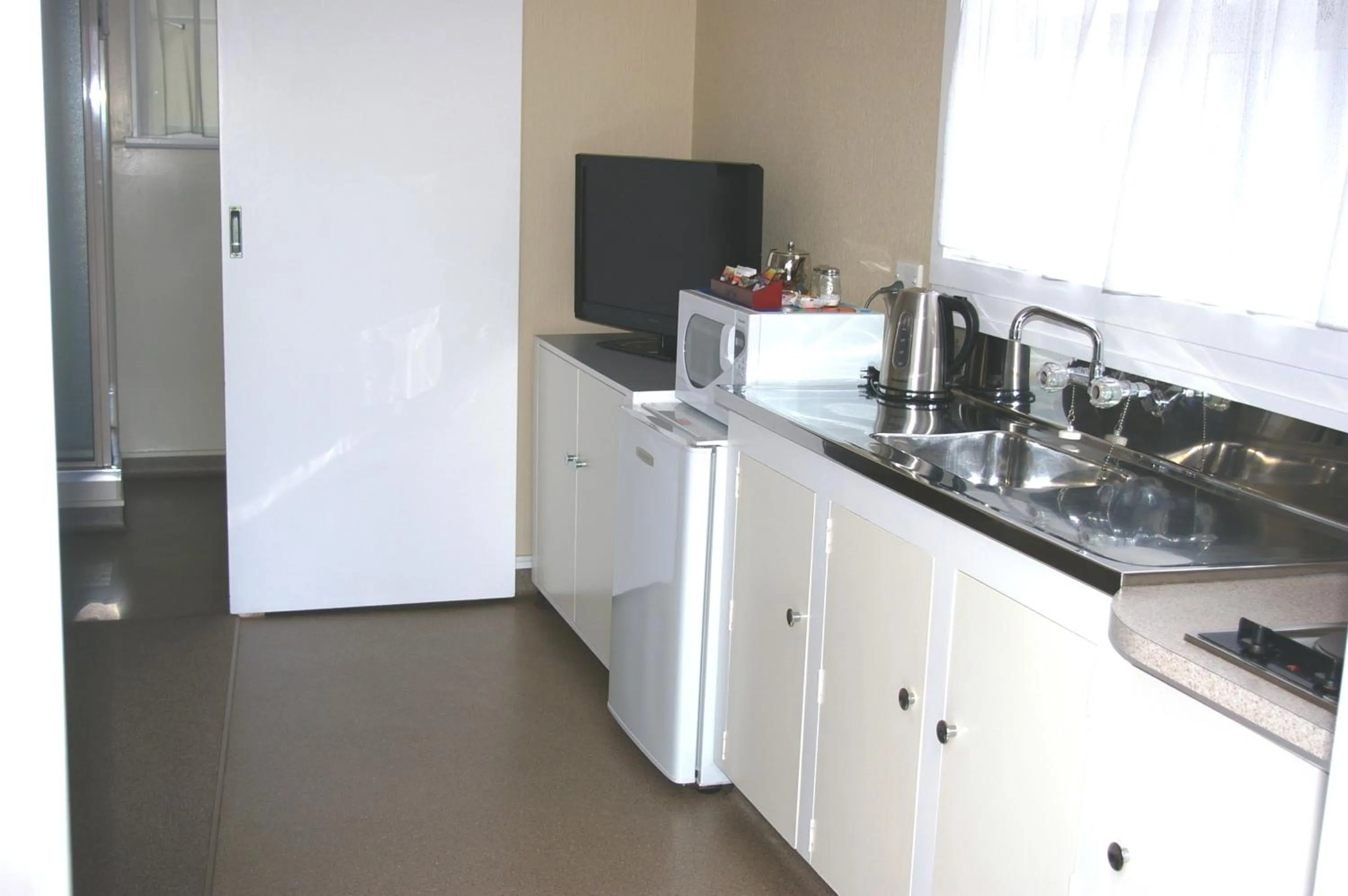 Kitchen or kitchenette in Totara Lodge Motel