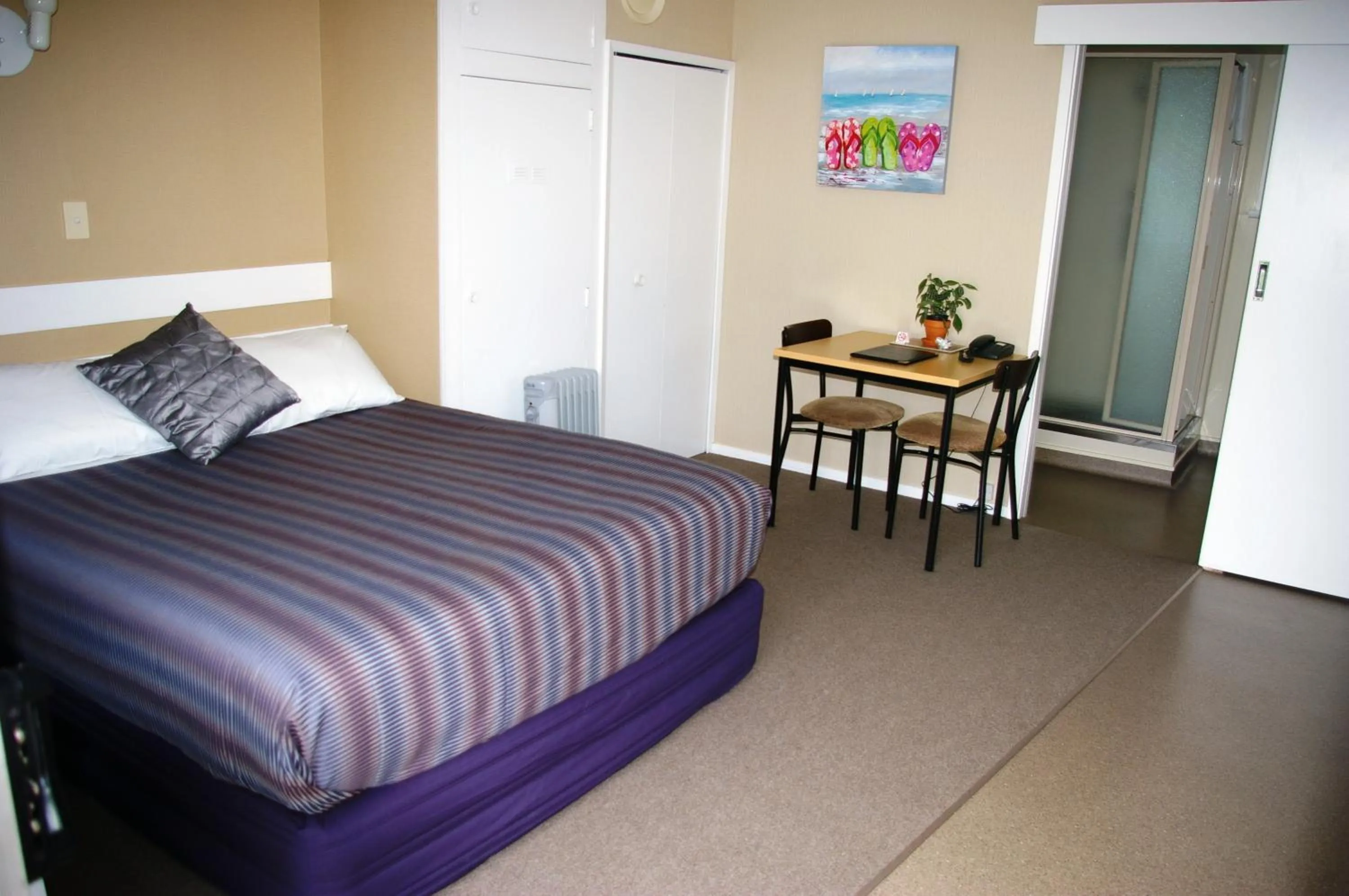 Bed in Totara Lodge Motel