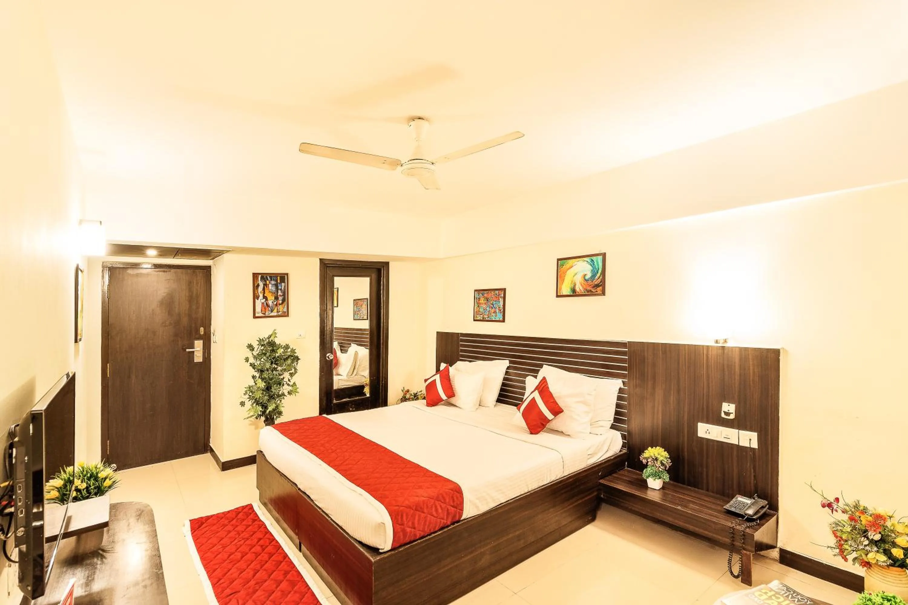 Photo of the whole room, Bed in Octave Himalaya Monarch