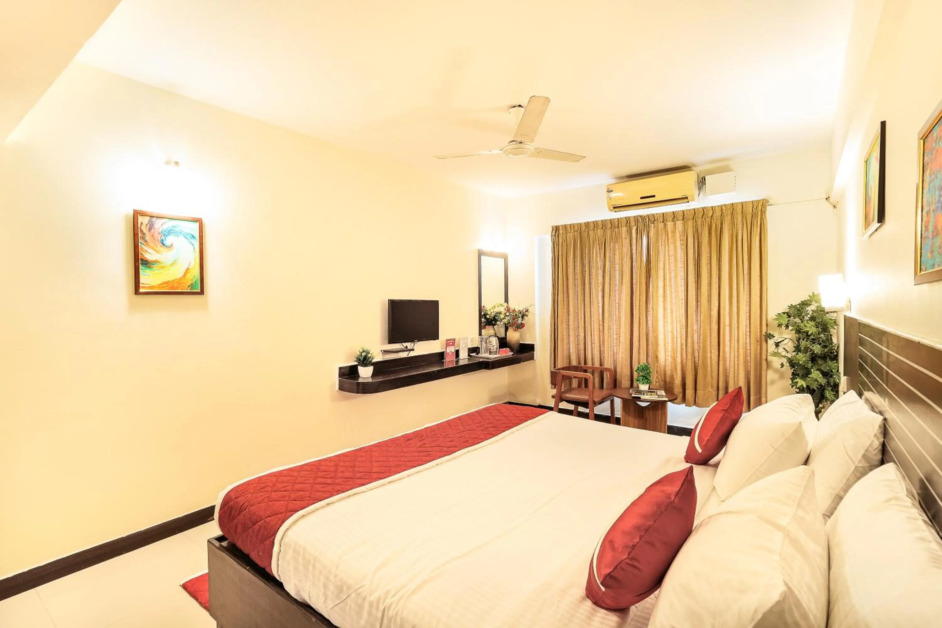 Photo of the whole room, Bed in Octave Himalaya Monarch