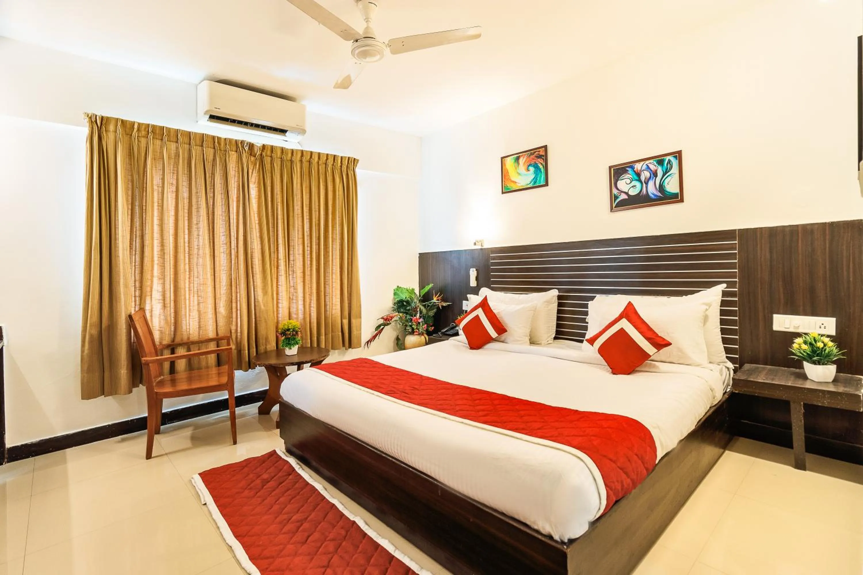 Photo of the whole room, Bed in Octave Himalaya Monarch