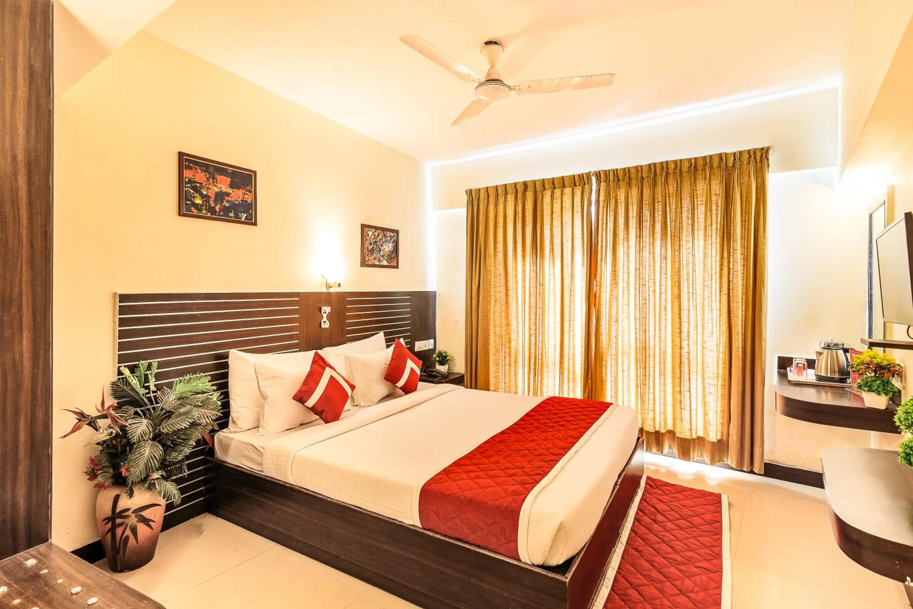 Photo of the whole room, Bed in Octave Himalaya Monarch