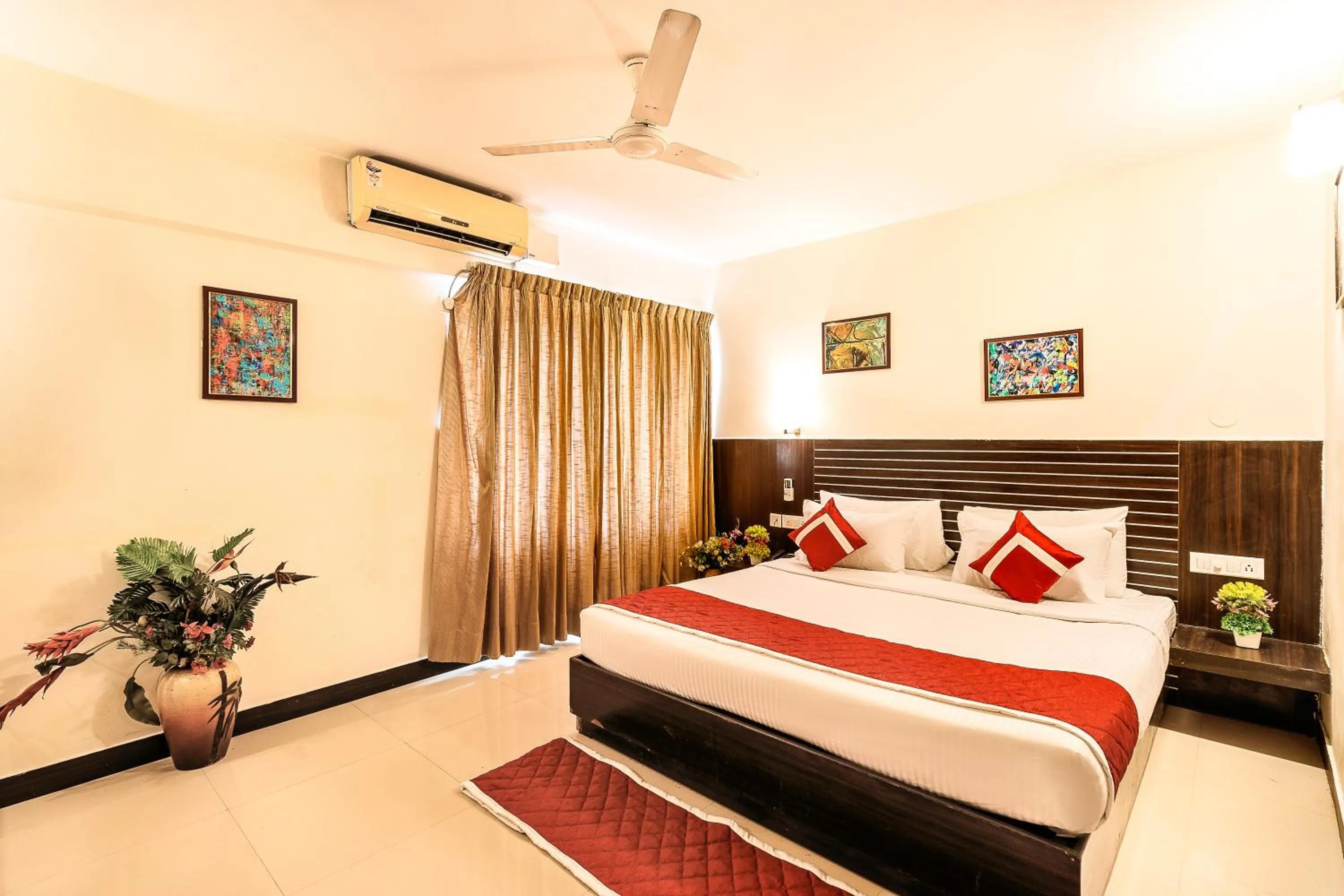 Photo of the whole room, Bed in Octave Himalaya Monarch