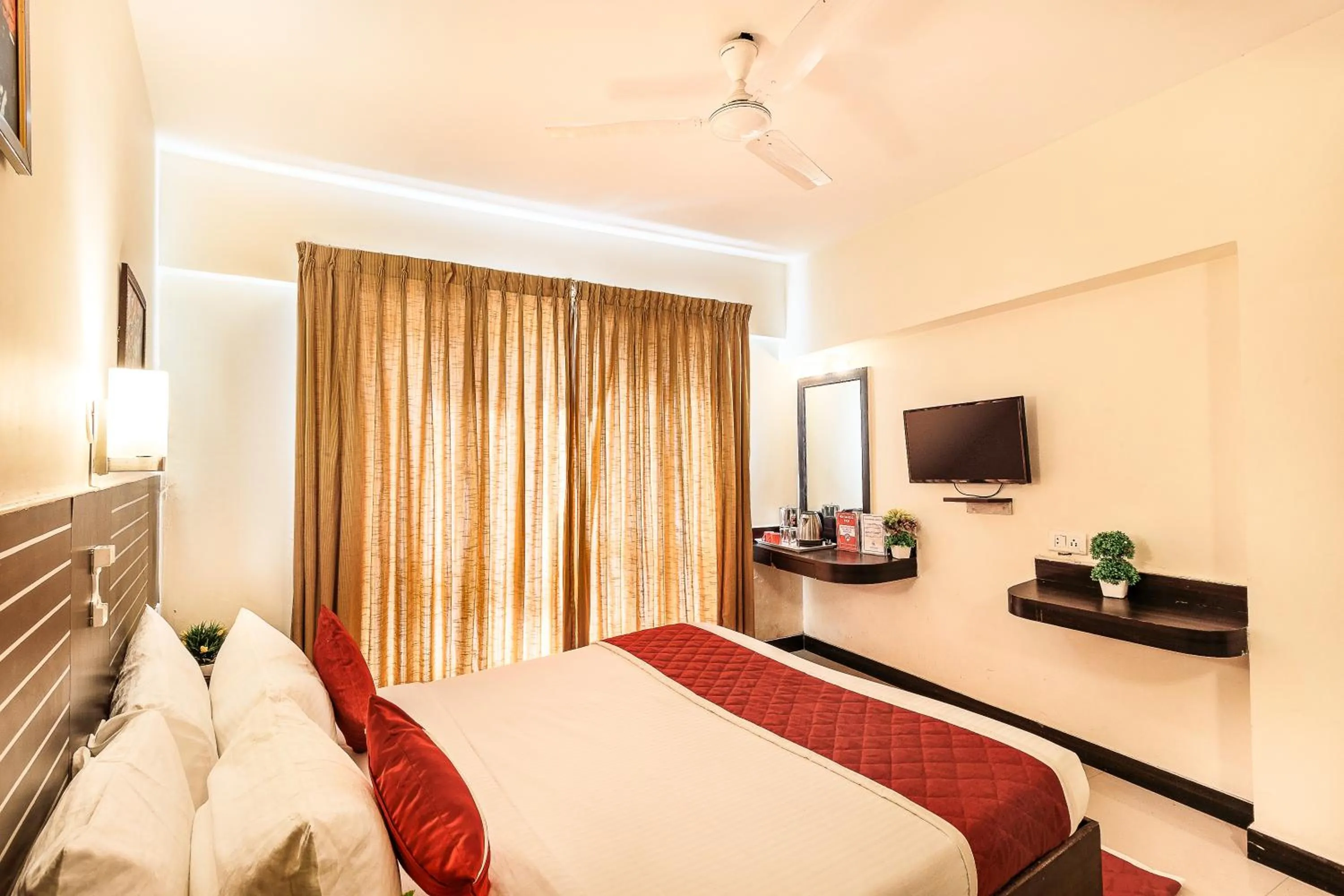 Photo of the whole room, Bed in Octave Himalaya Monarch