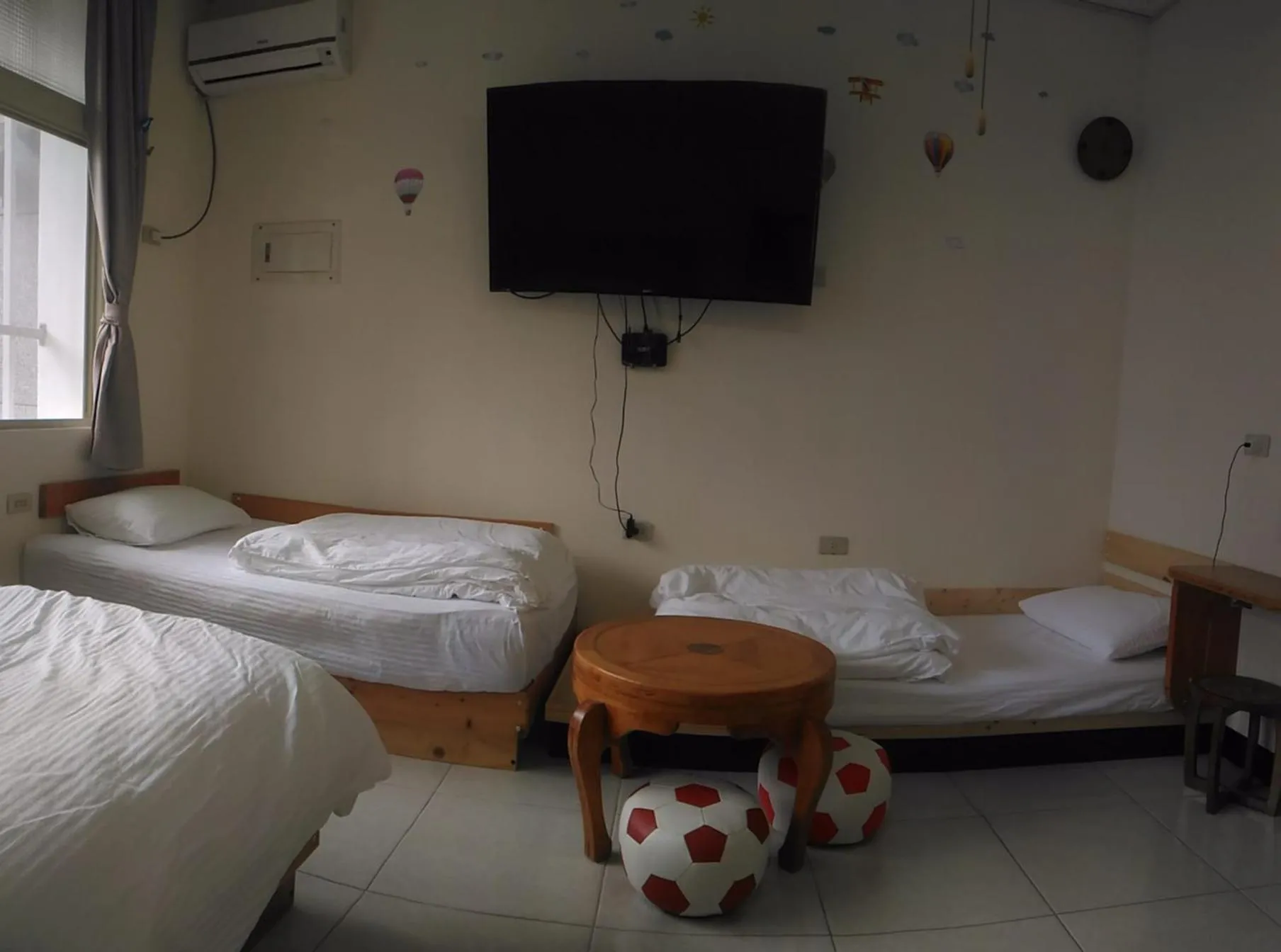 Decorative detail, Bed in Wooden Man Homestay