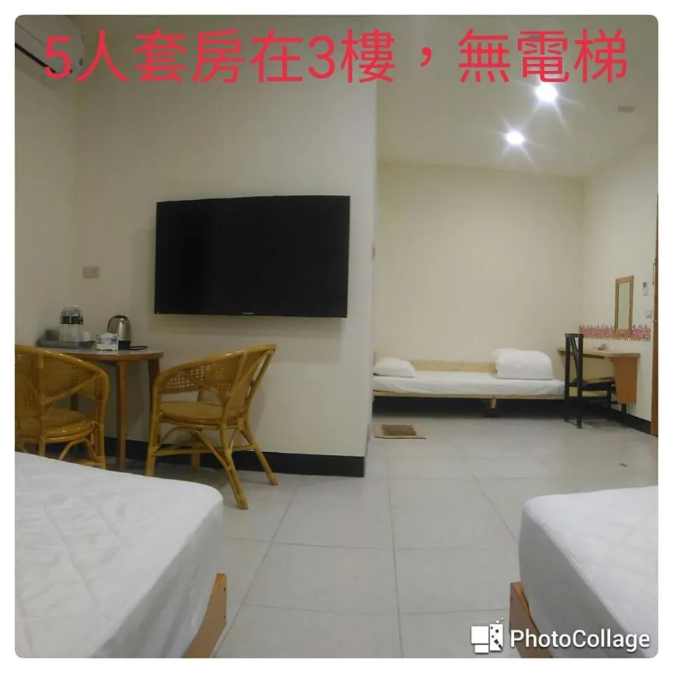 Decorative detail, Bed in Wooden Man Homestay