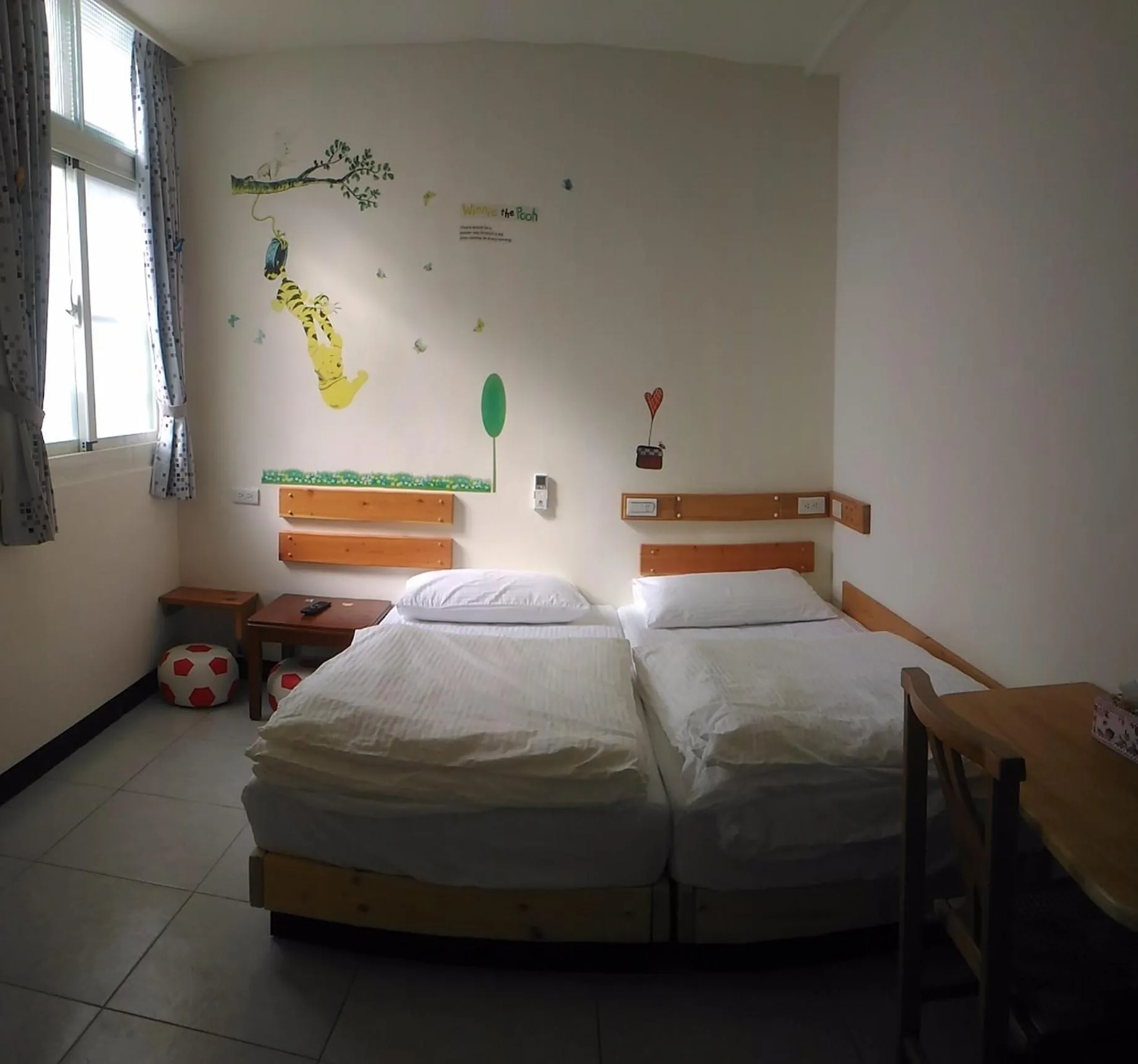Decorative detail, Bed in Wooden Man Homestay