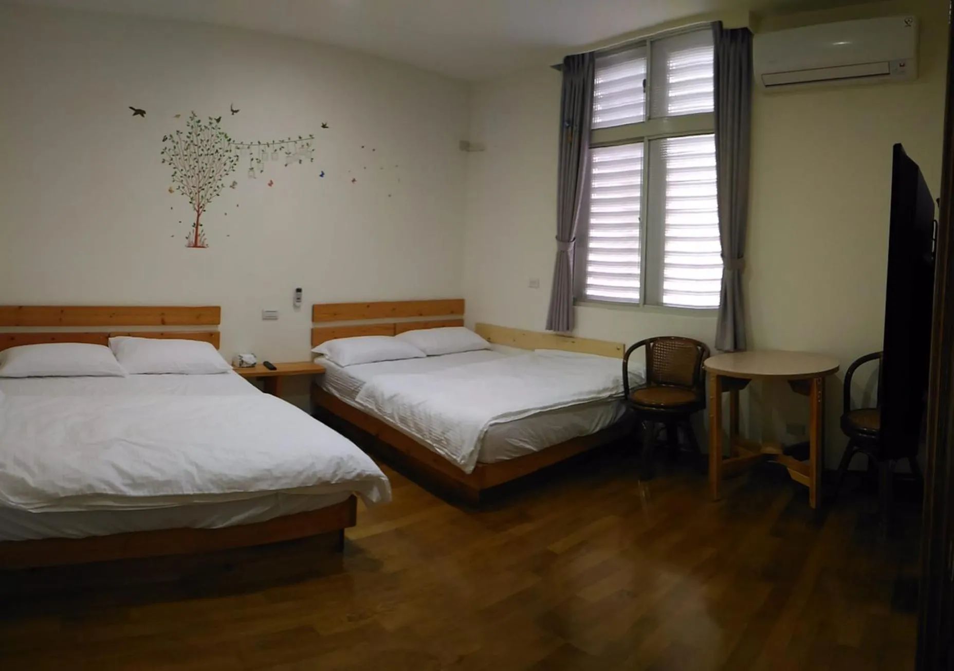 Decorative detail, Bed in Wooden Man Homestay