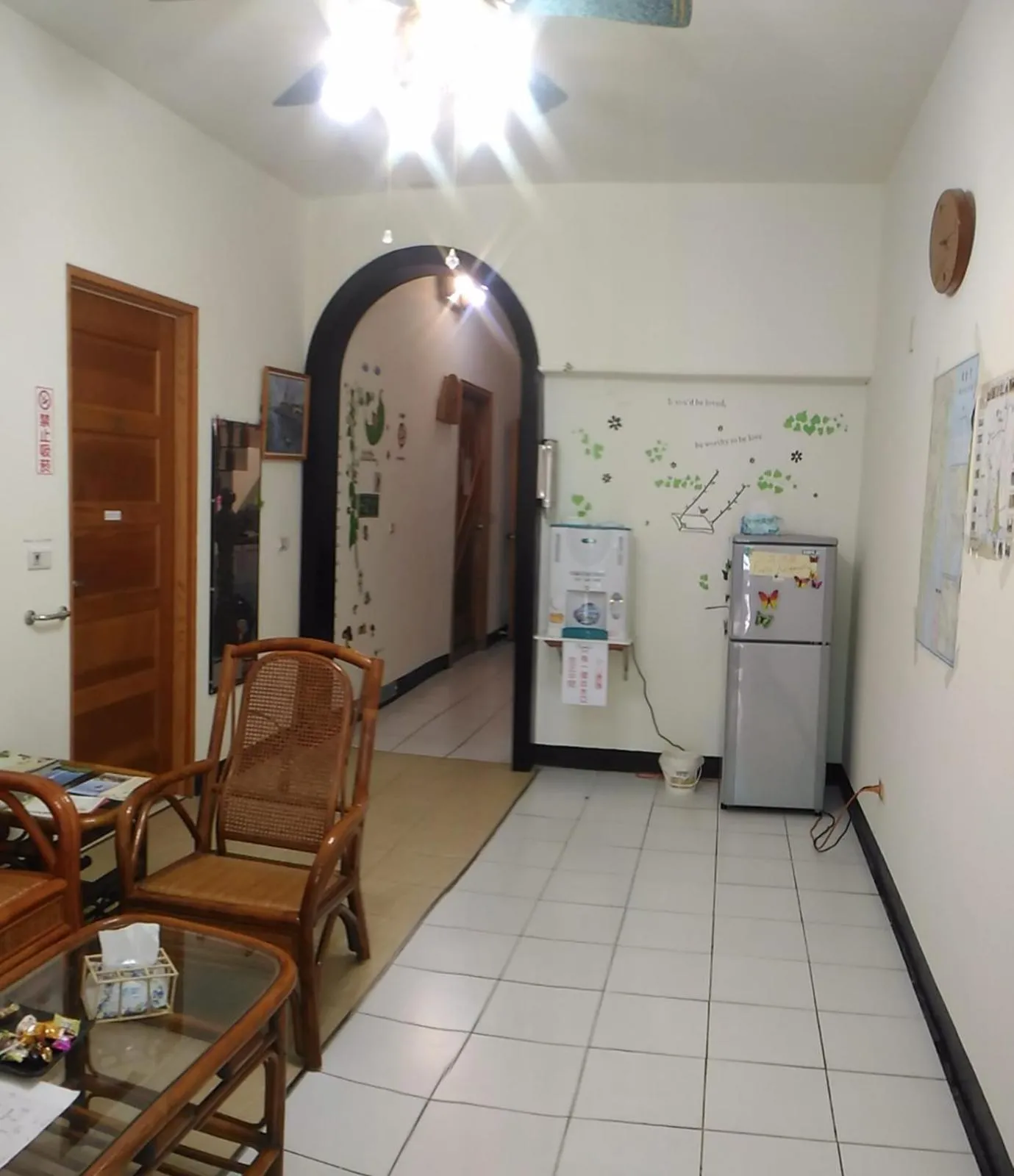 Communal lounge/ TV room in Wooden Man Homestay