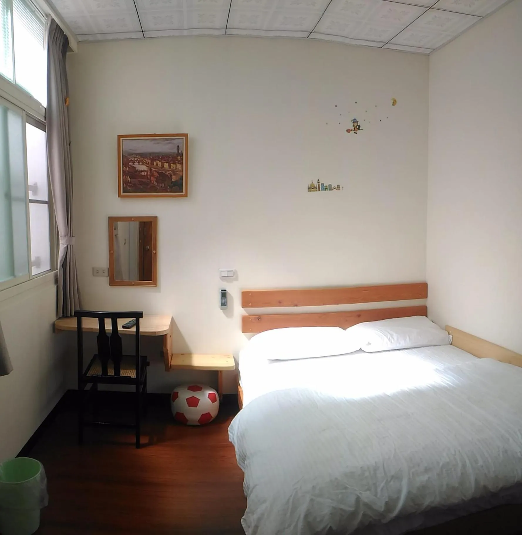 Decorative detail, Bed in Wooden Man Homestay