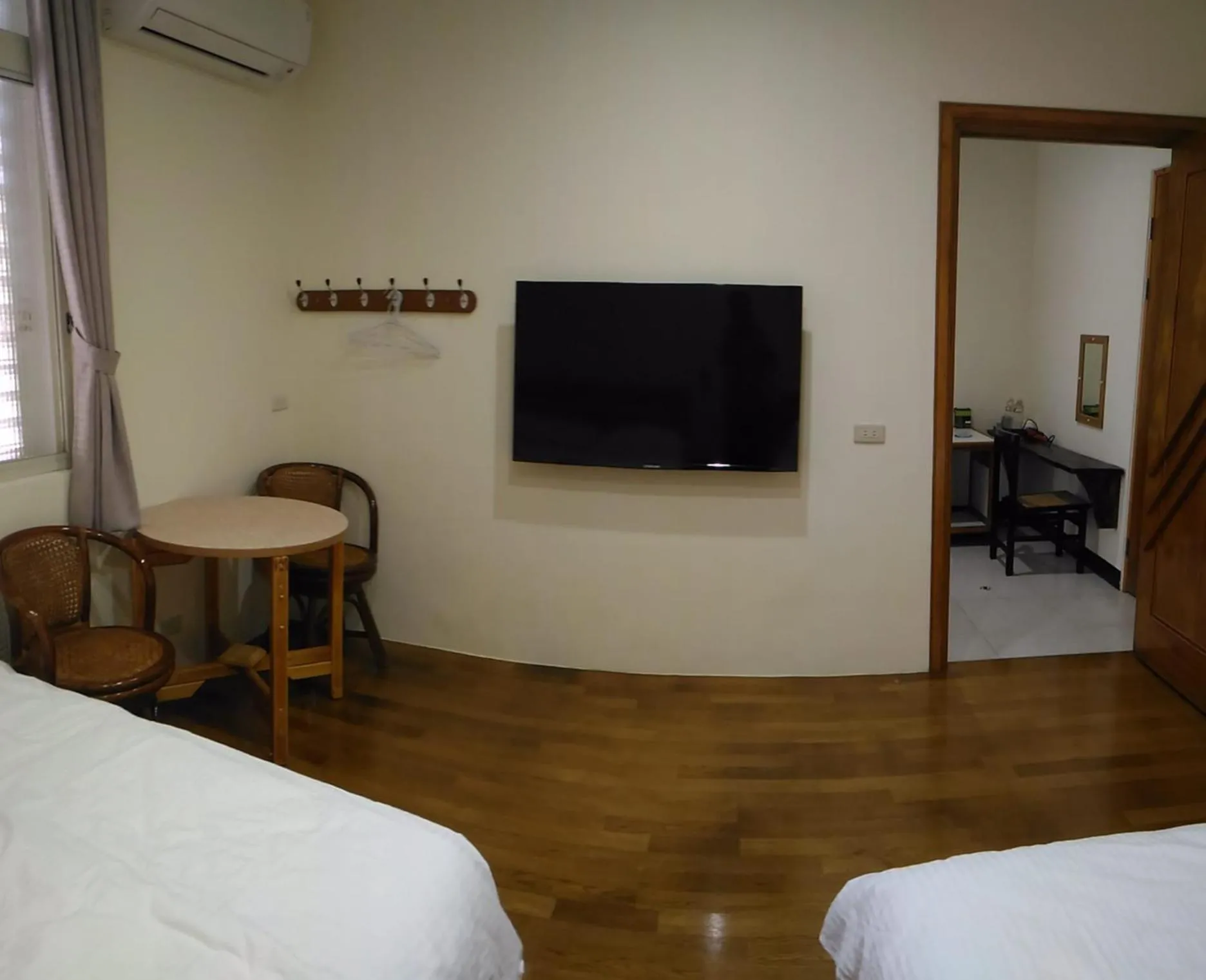 Decorative detail, Bed in Wooden Man Homestay