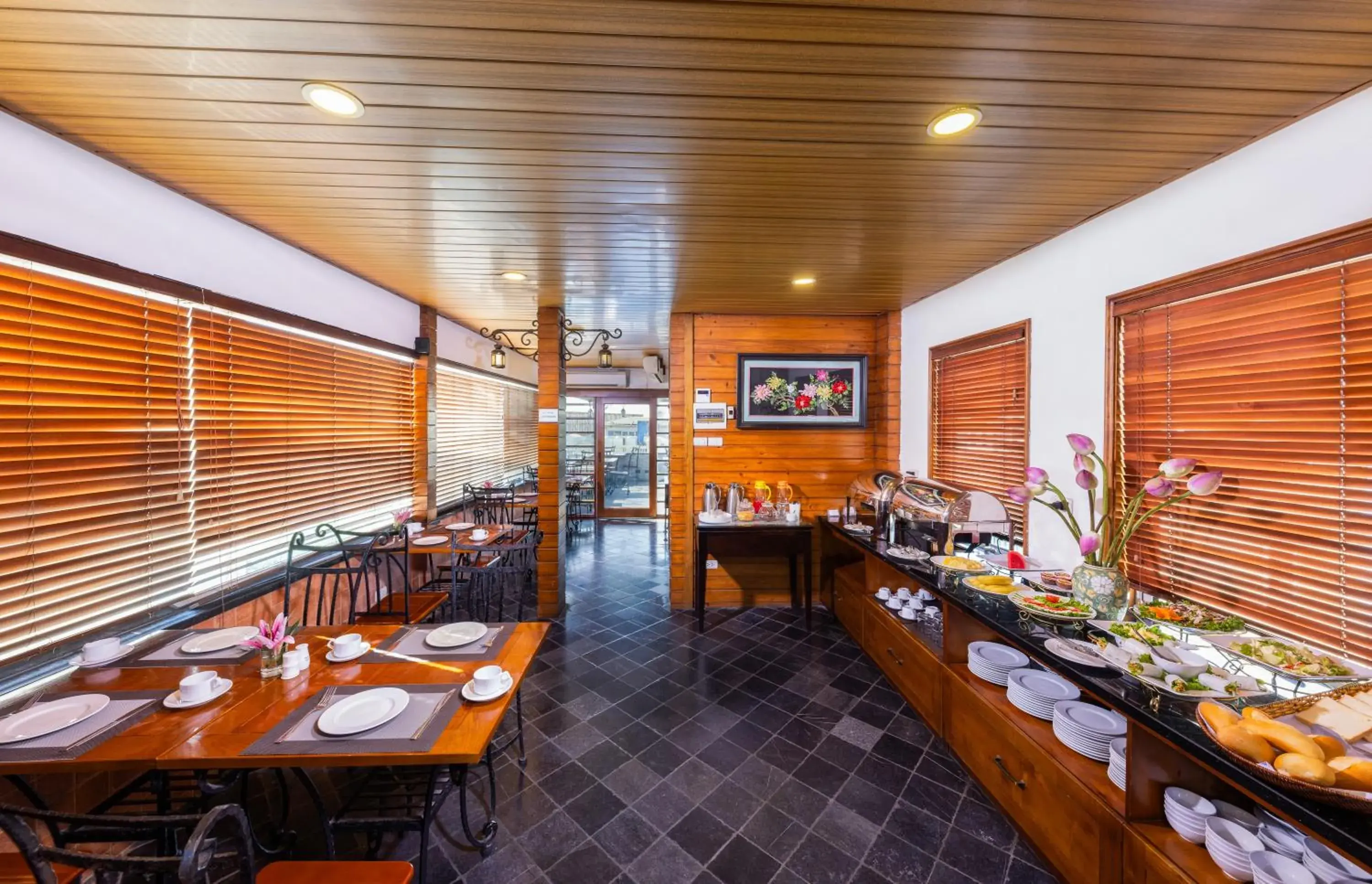 Restaurant/places to eat in Centre Point Hanoi Hotel Restaurant/places to eat in Centre Point Hanoi Hotel