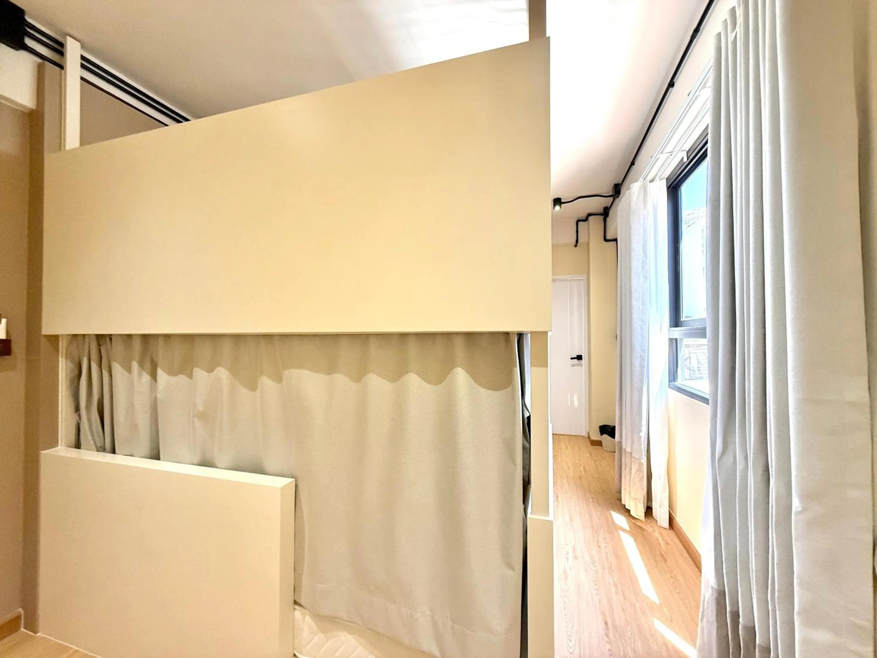 Bed in 4-Bed Female Dormitory Room in Ranana Bangkok
