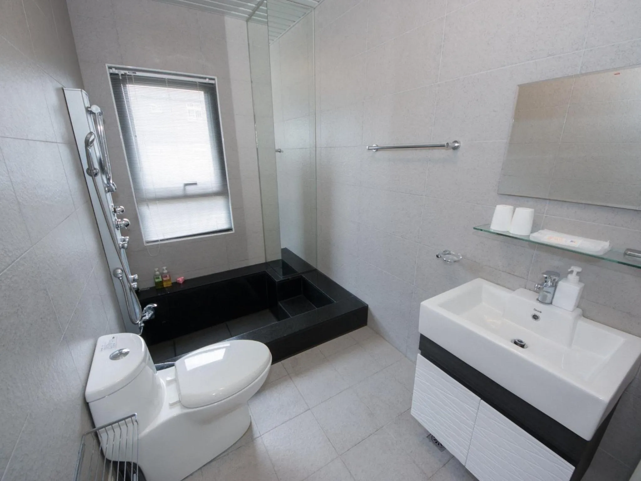 Shower in 極簡旅行民宿 Simple Travel B&B