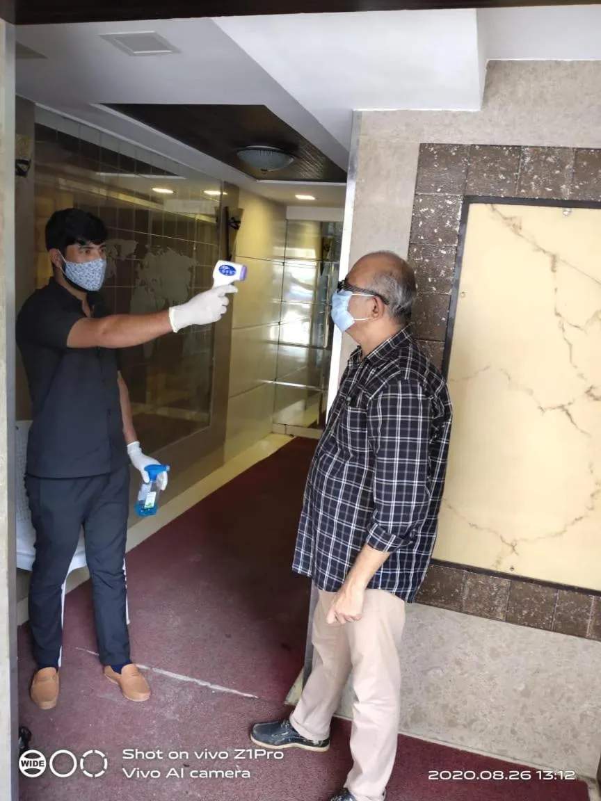 Guests in Hotel Regal Palace