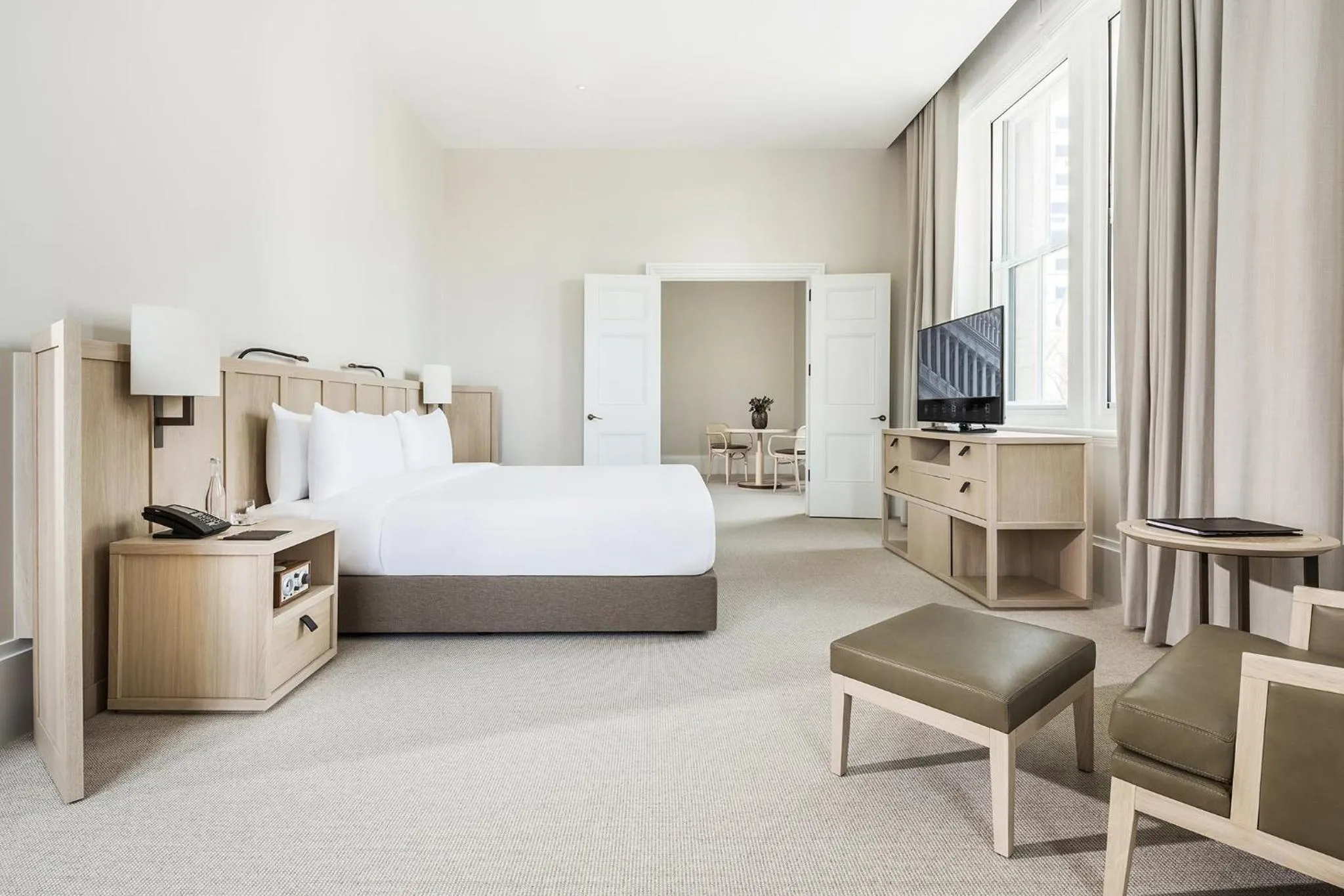 Photo of the whole room, Bed in COMO The Treasury