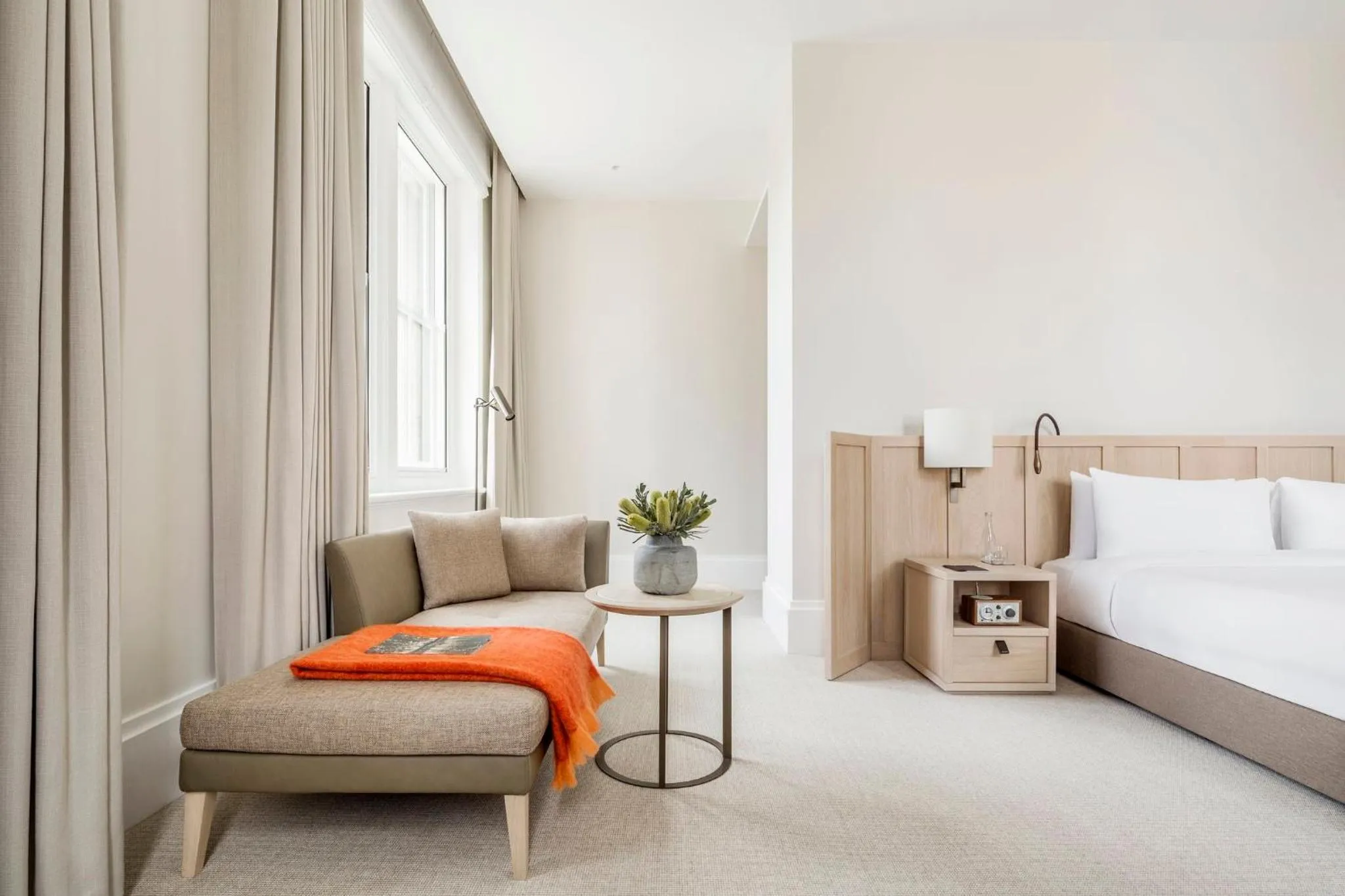 Photo of the whole room, Bed in COMO The Treasury