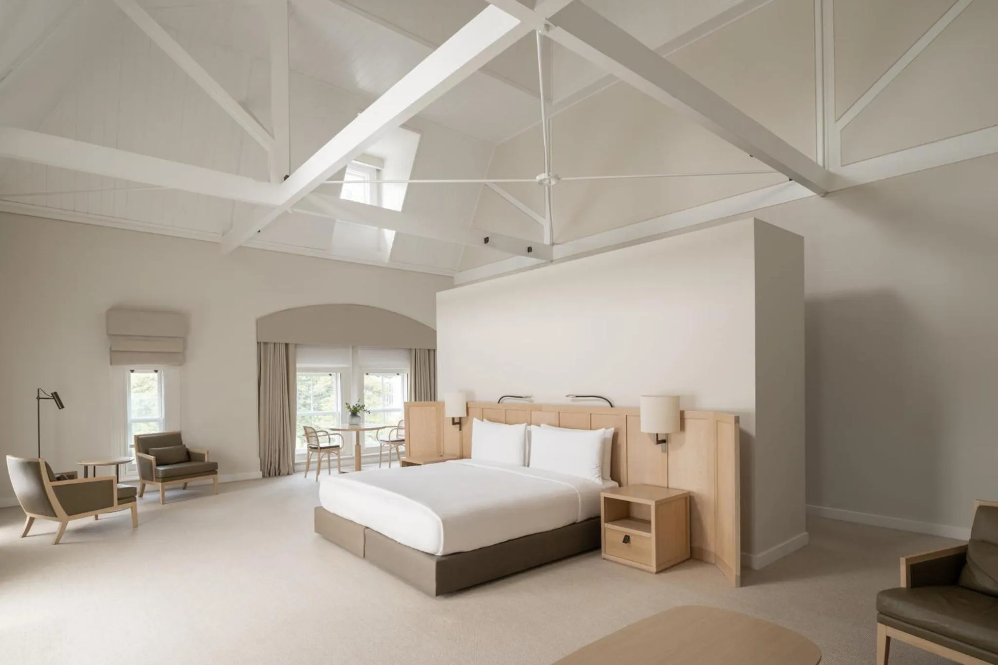 Photo of the whole room, Bed in COMO The Treasury