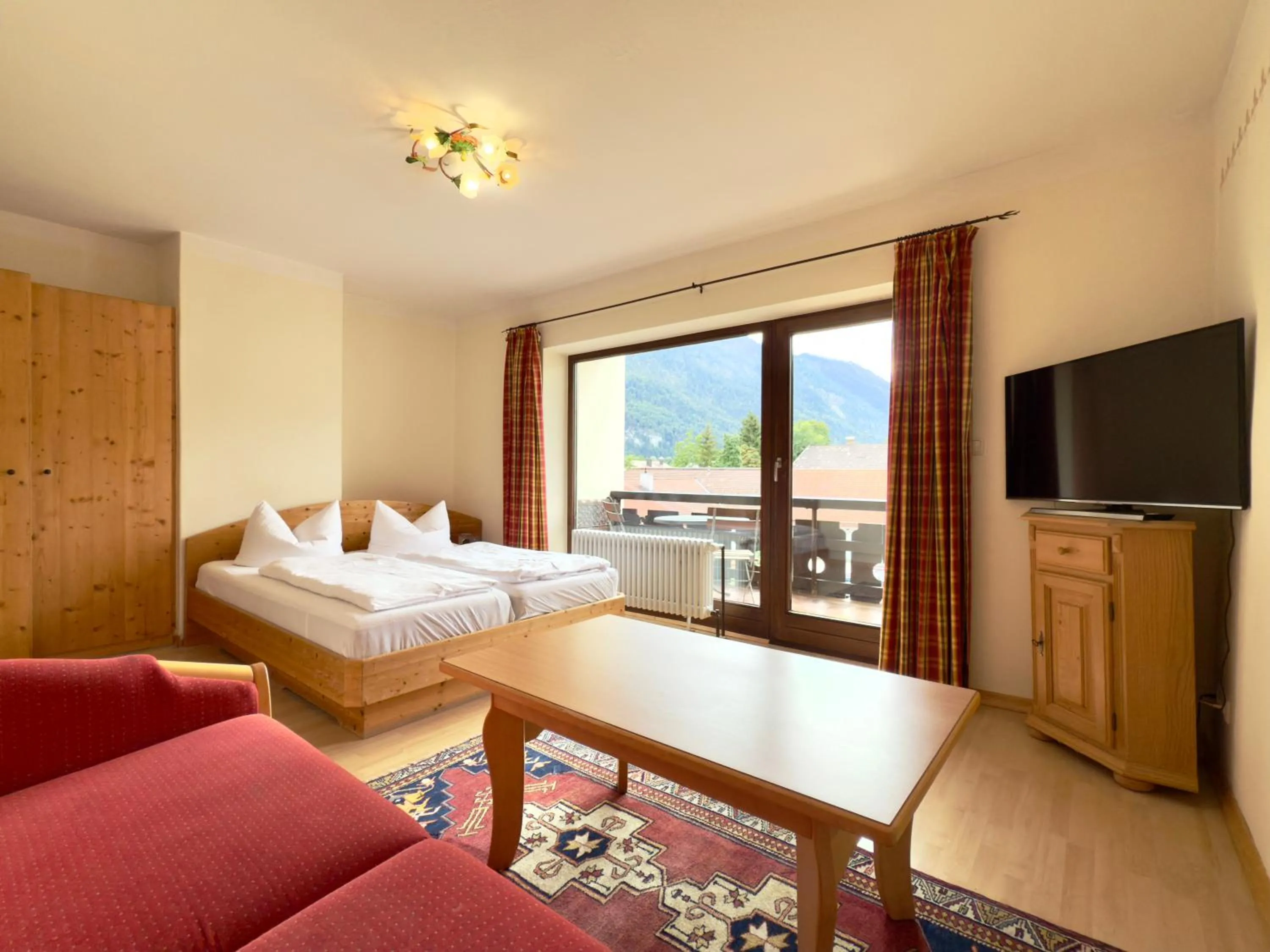 TV and multimedia, Bed in Hotel Forsthaus Oberau