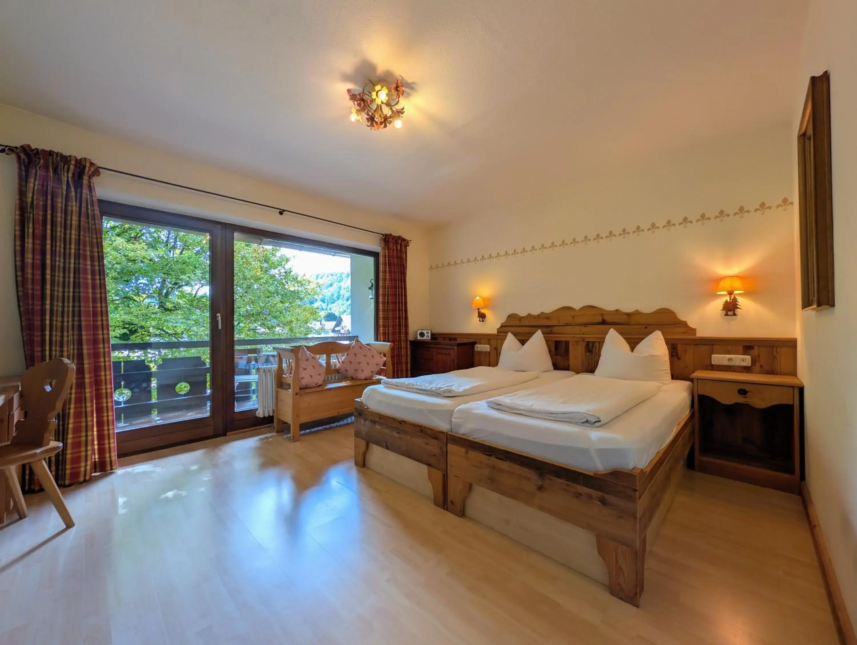 Deluxe Double Room with Balcony in Hotel Forsthaus Oberau Deluxe Double Room with Balcony in Hotel Forsthaus Oberau