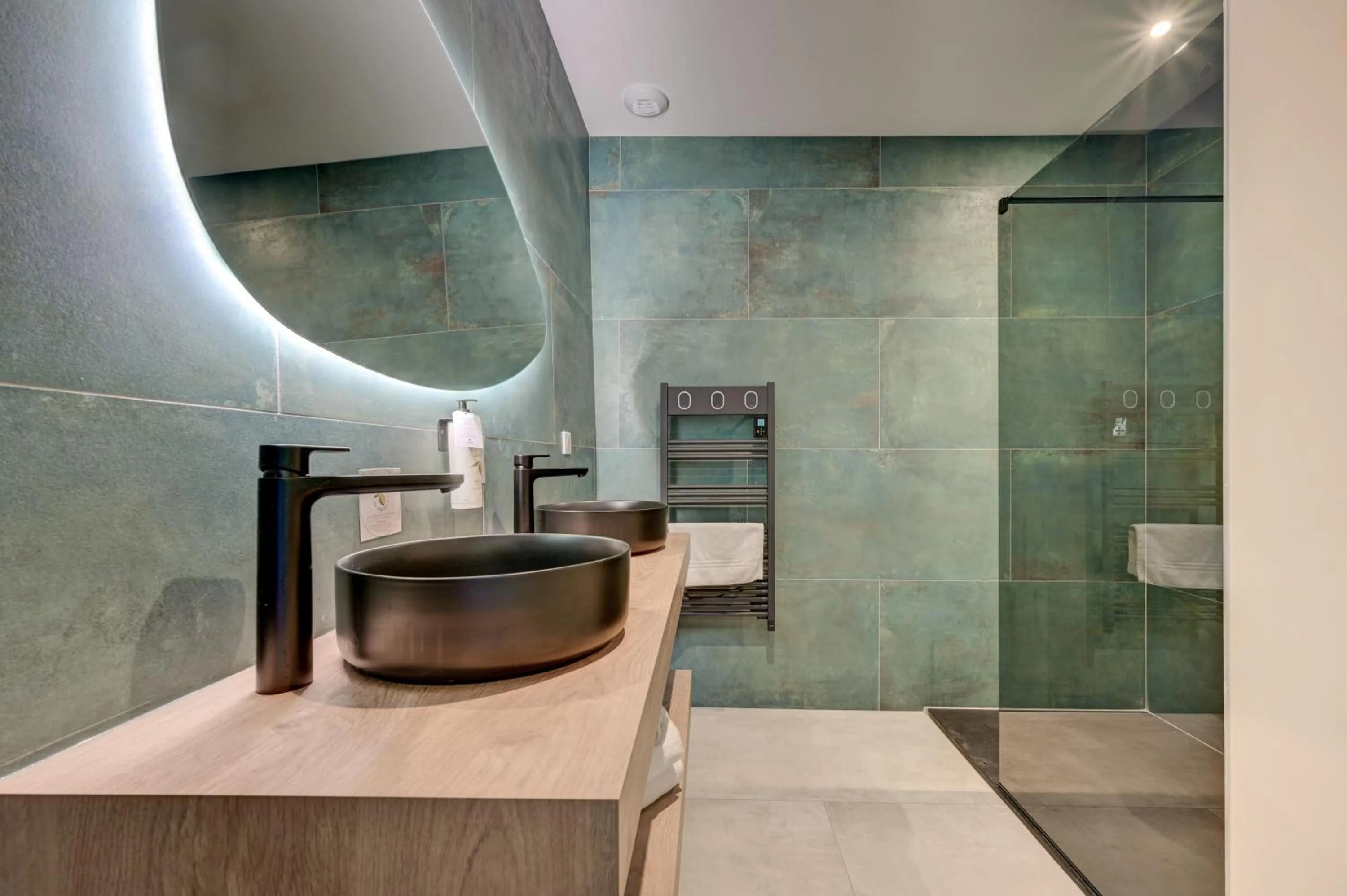 Shower in Clos Saint-Michel Resort & Spa