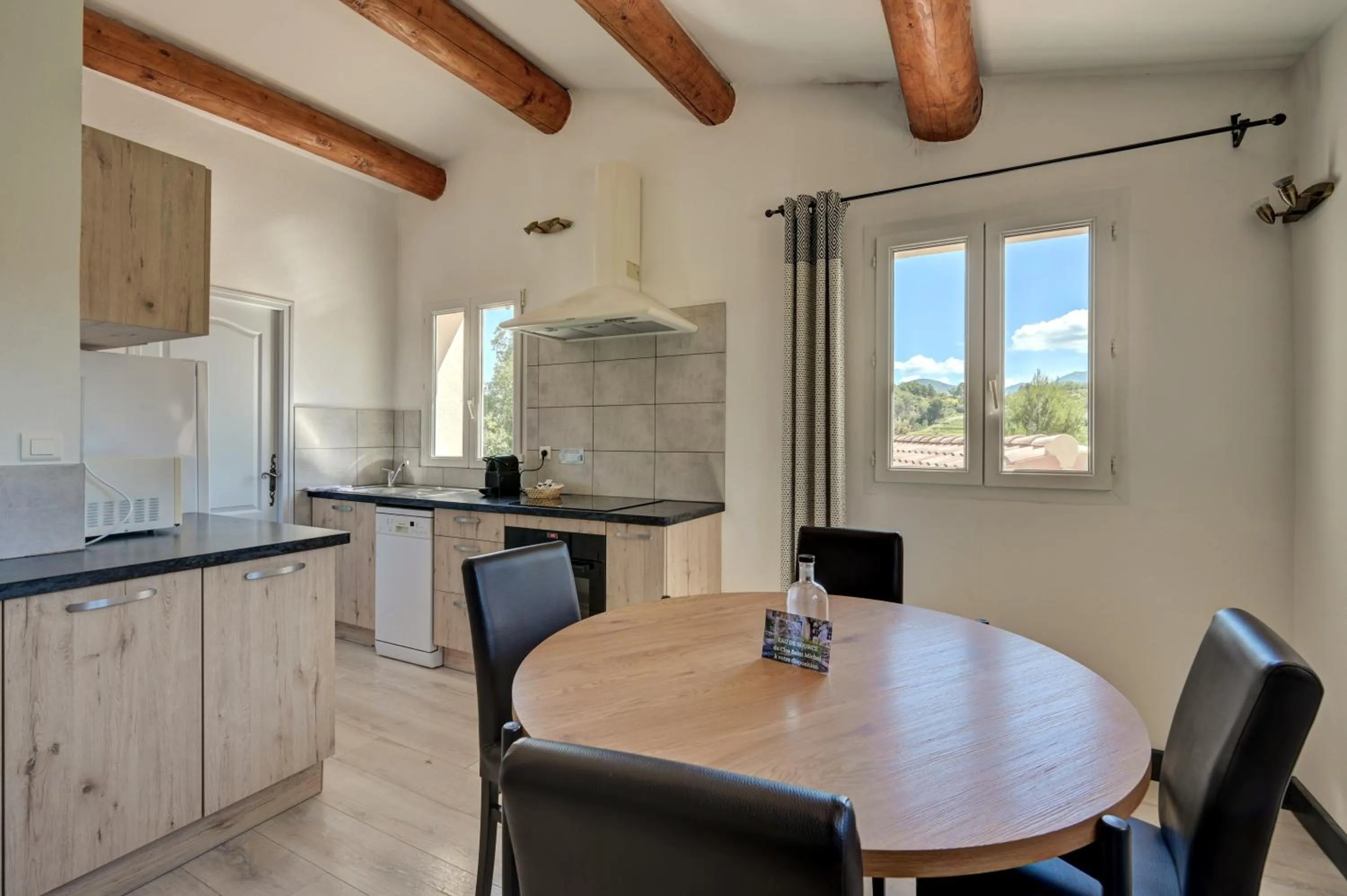 Kitchen or kitchenette in Clos Saint-Michel Resort & Spa