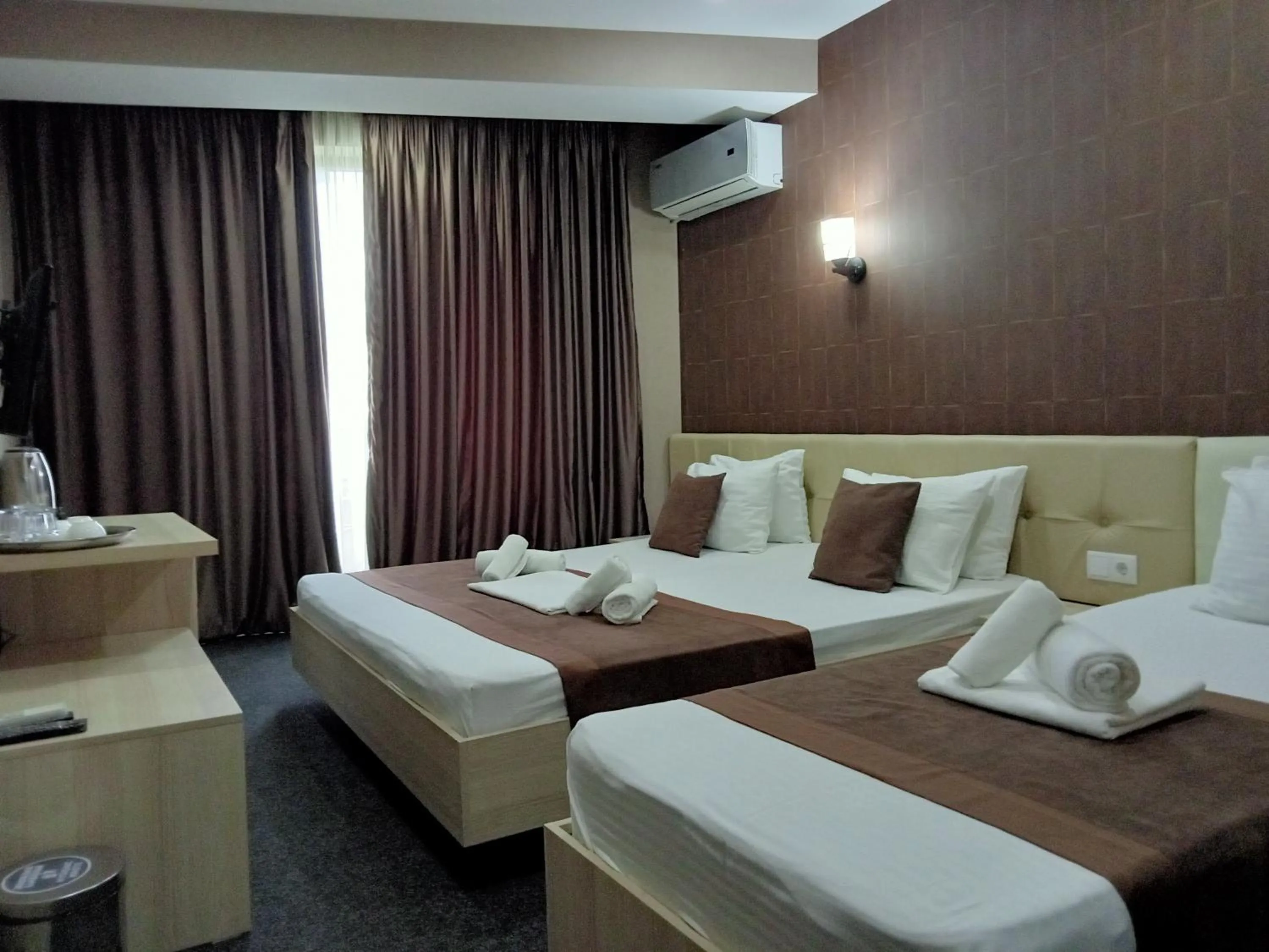 Photo of the whole room, Bed in Hotel Voyager