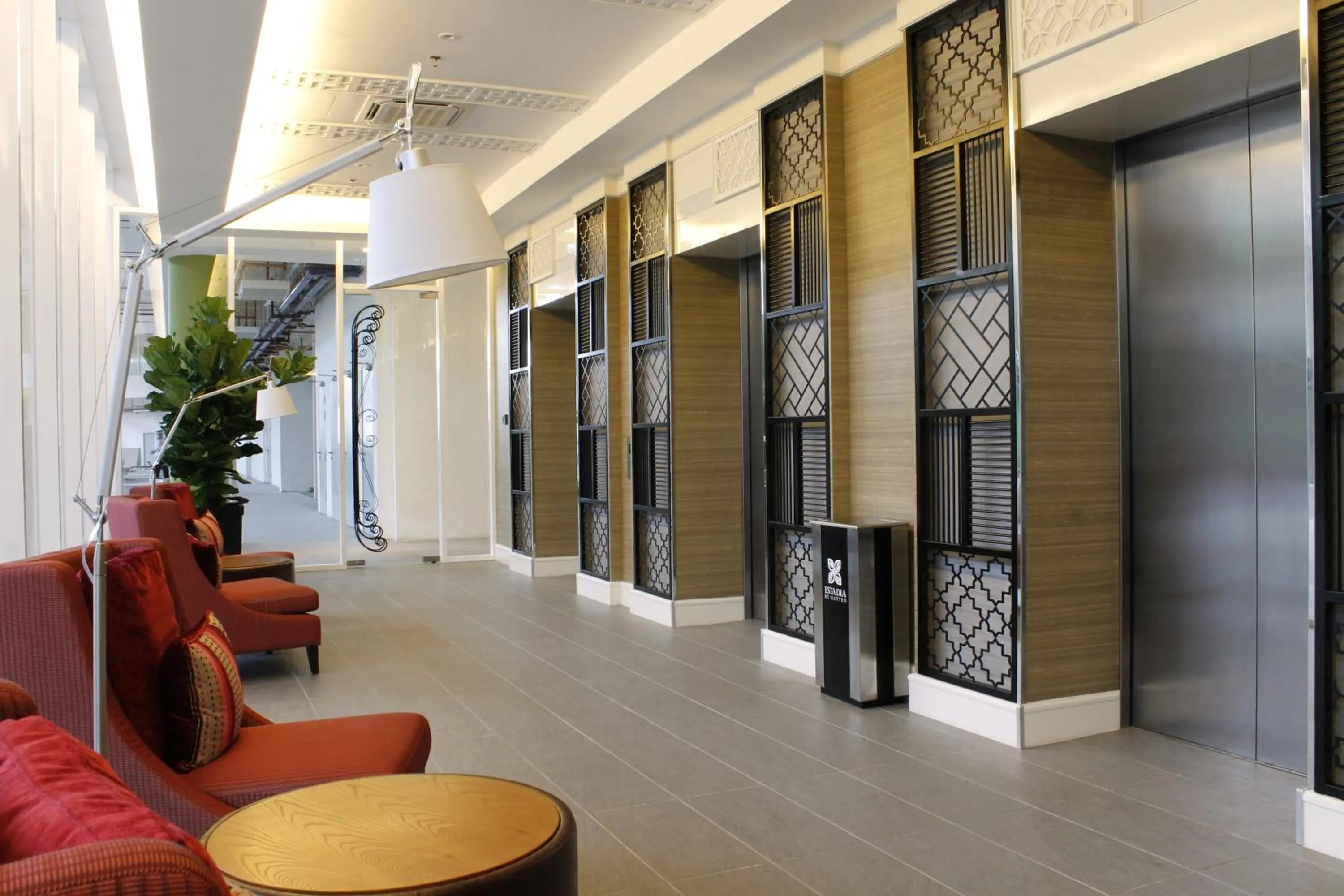 Facade/entrance in Estadia Hotel