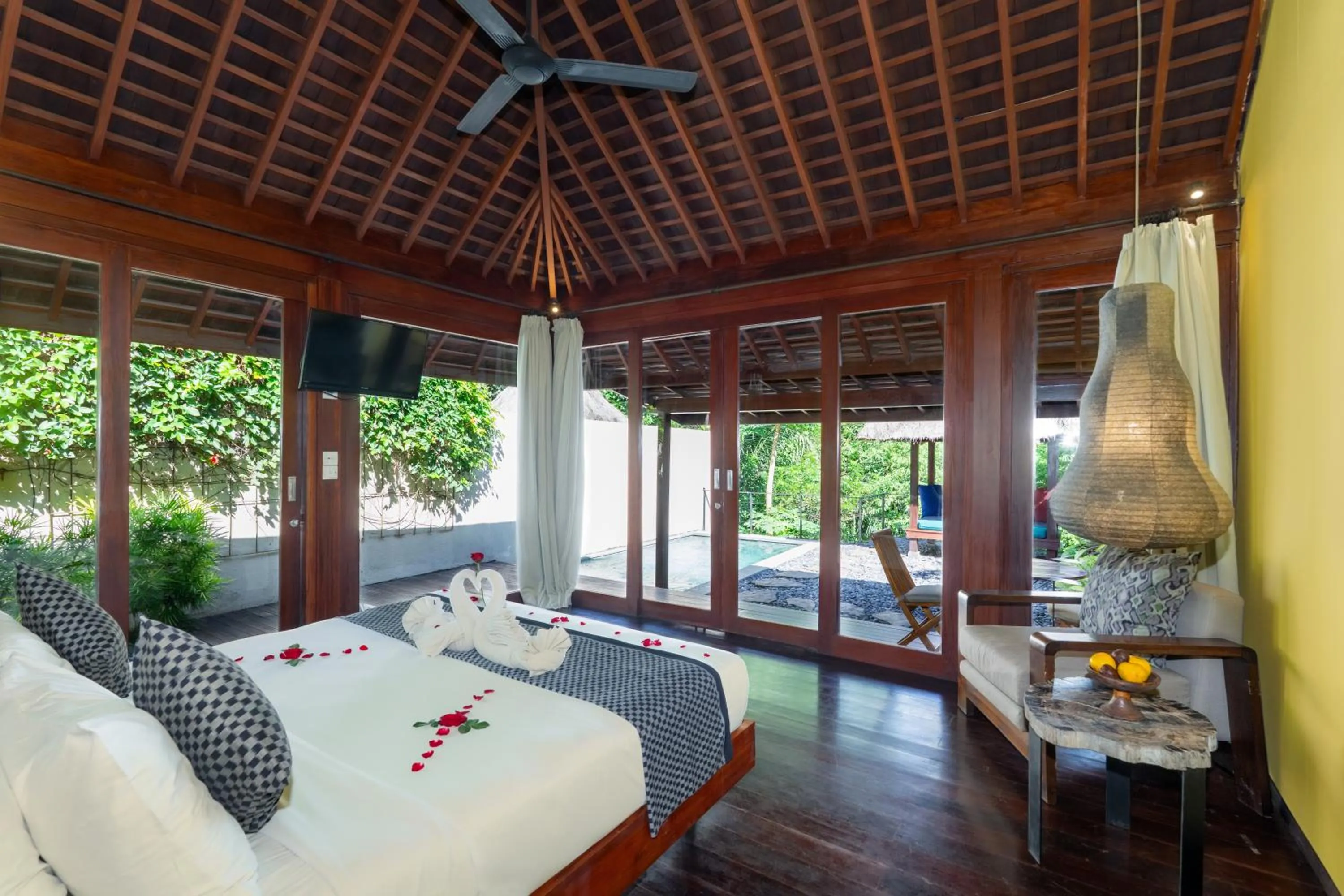 Bed in Temuku Ubud Villas