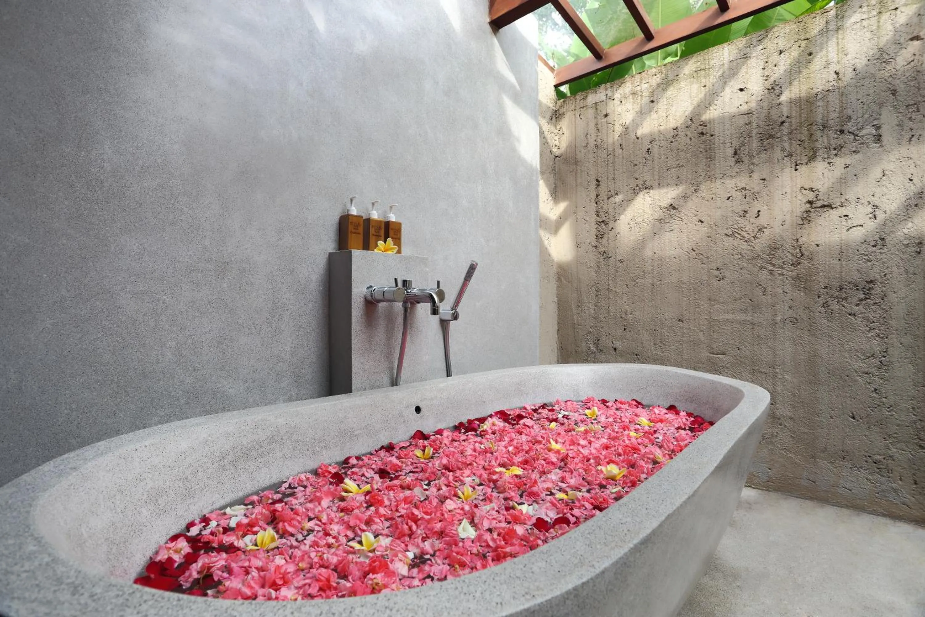 Shower in Temuku Ubud Villas