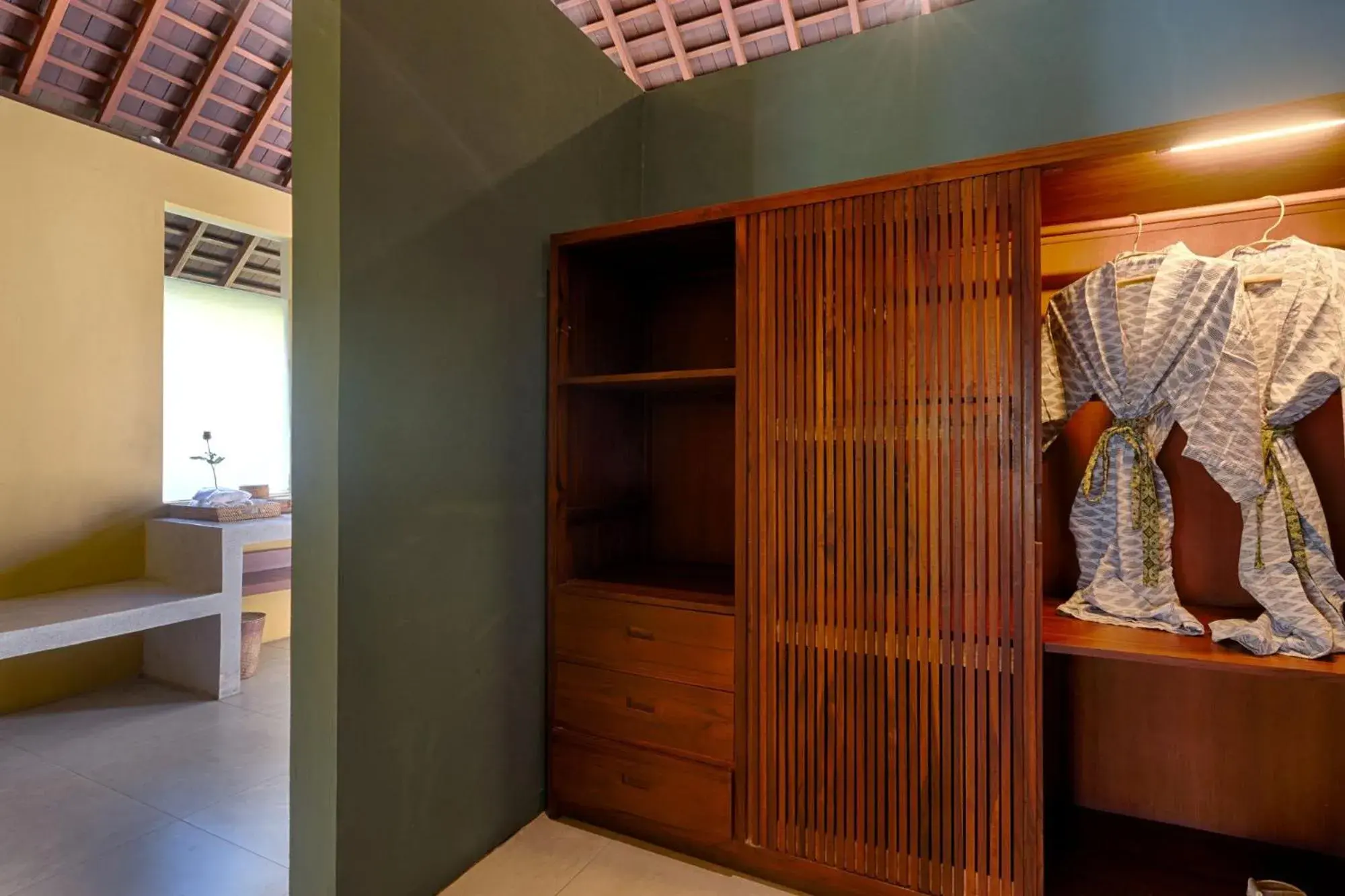 wardrobe, Bed in Temuku Ubud Villas wardrobe, Bed in Temuku Ubud Villas