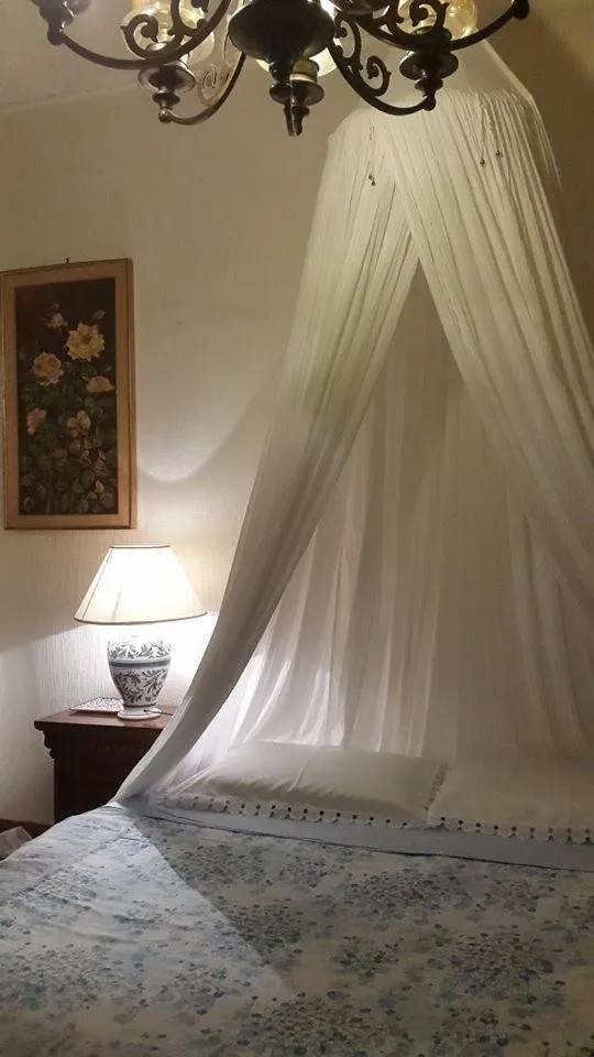 Photo of the whole room, Bed in Albisola bed and breakfast