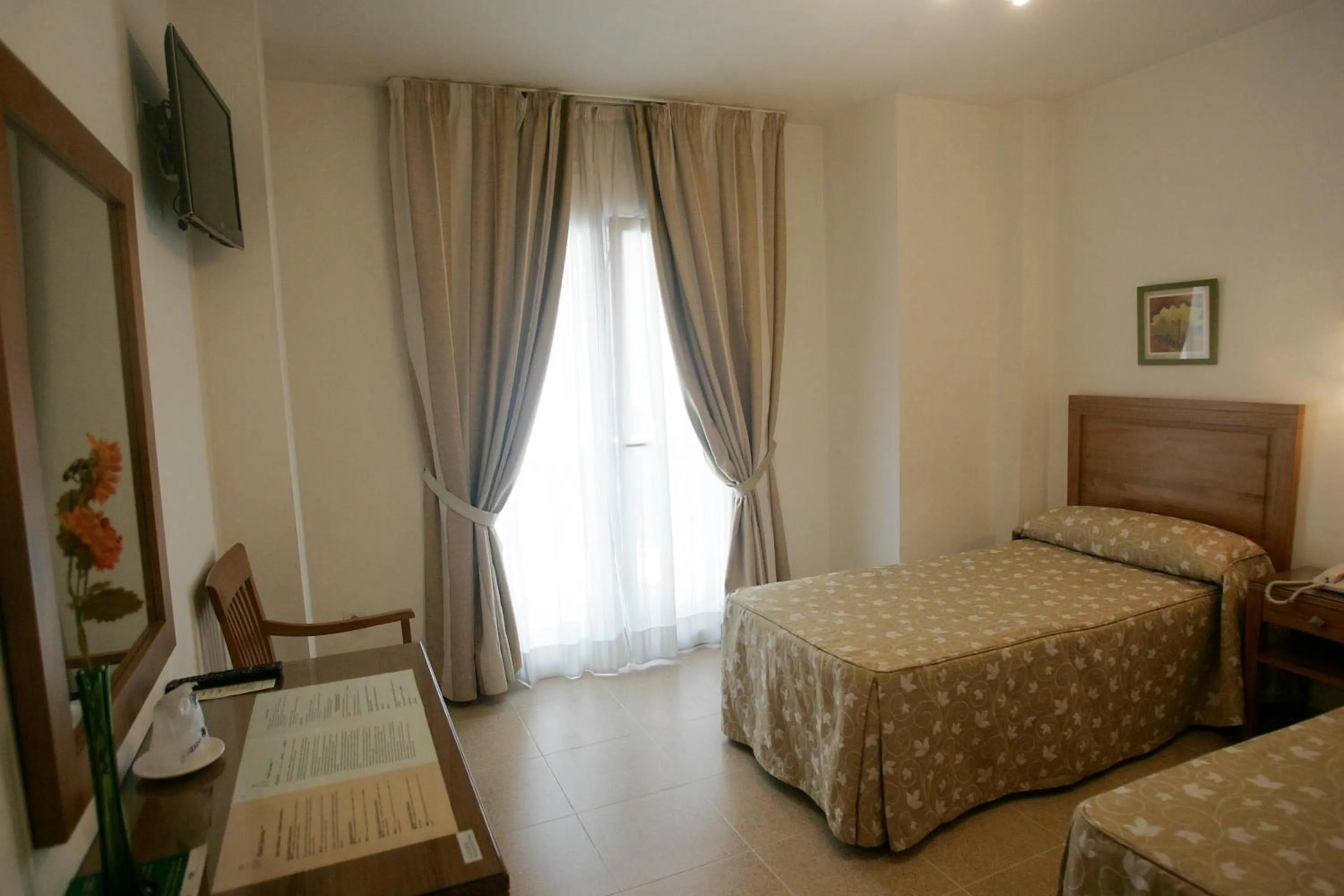 Photo of the whole room, Bed in Hotel Goartín