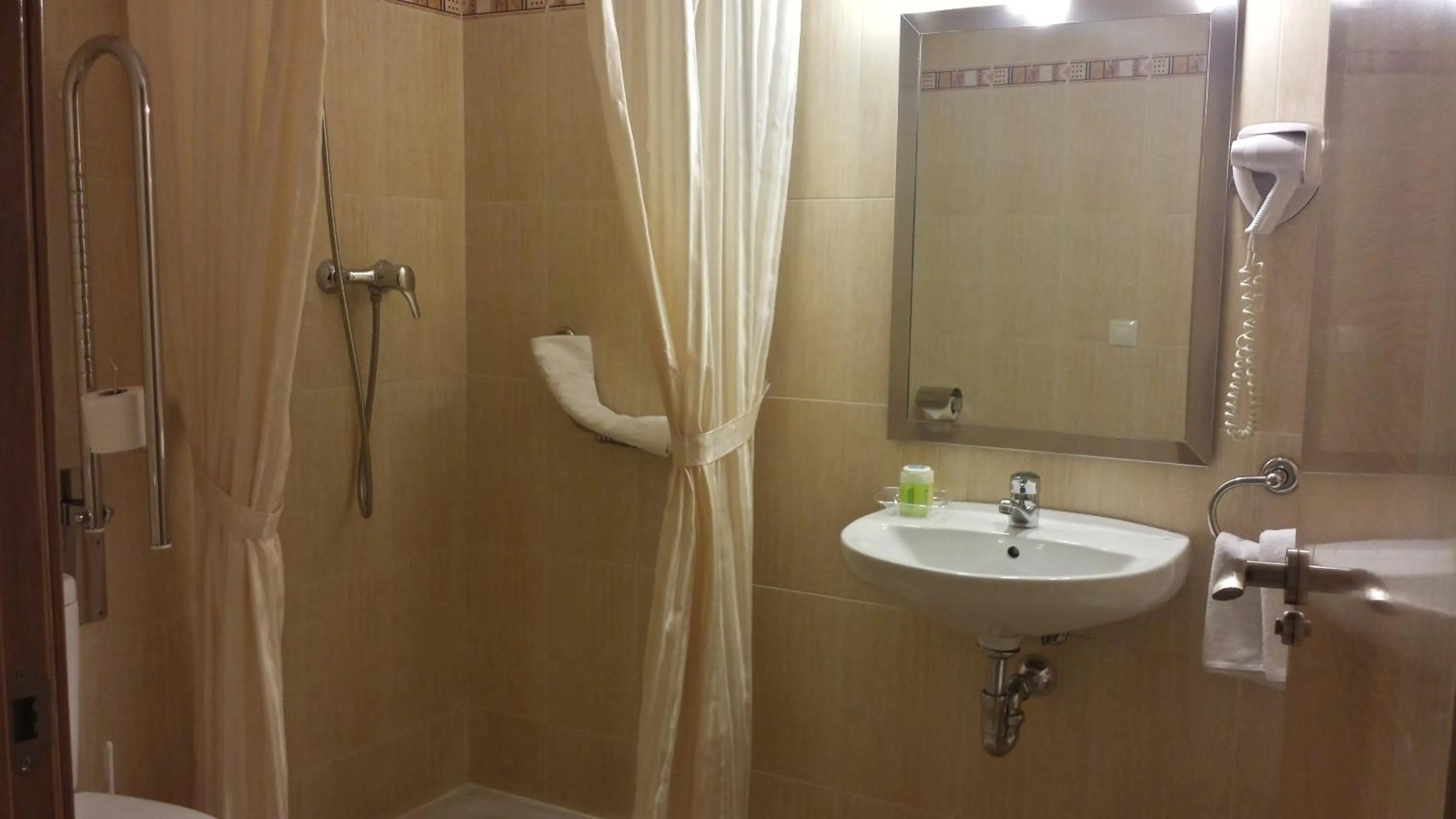 Bathroom in Hotel Goartín