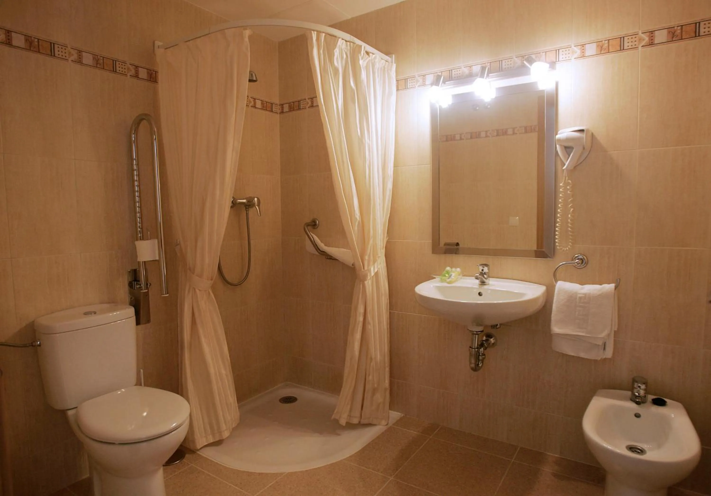 Bathroom in Hotel Goartín