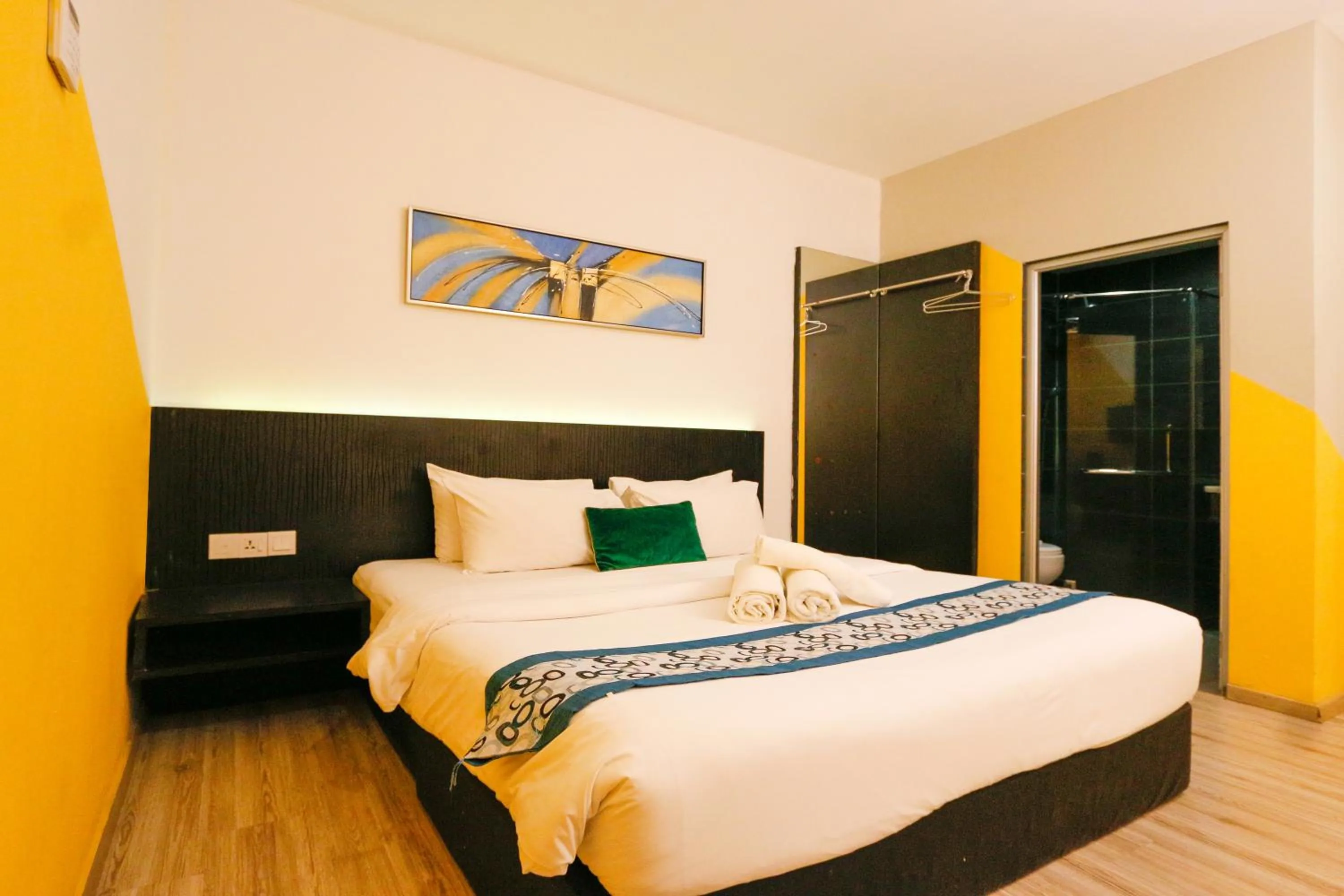 Photo of the whole room, Bed in Golden Roof Hotel Sunway Ipoh