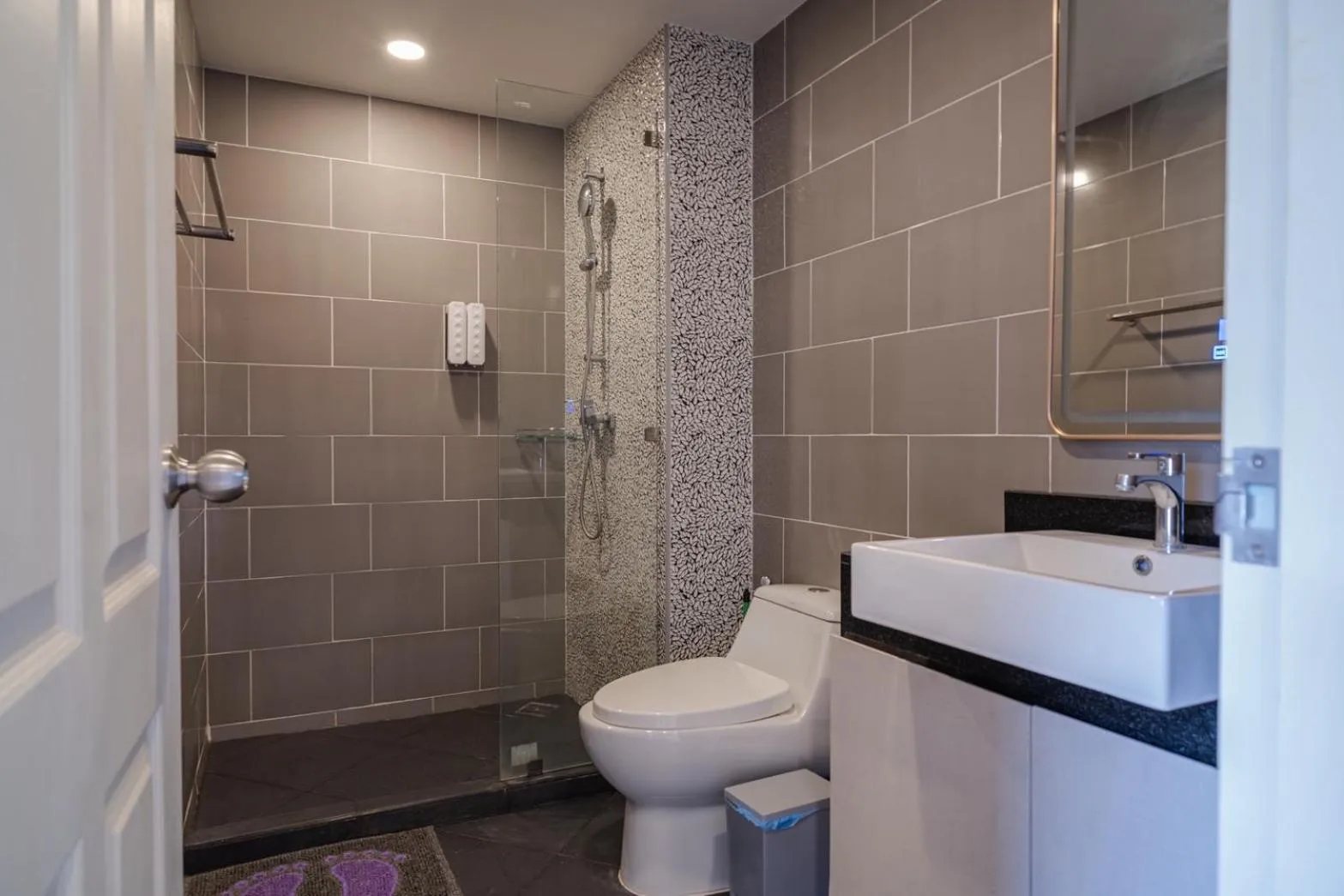 Shower in The Terraza Condotel