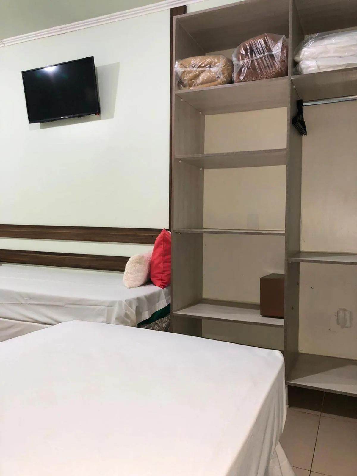 wardrobe, Bed in Pousada Iguassu Charm Suites