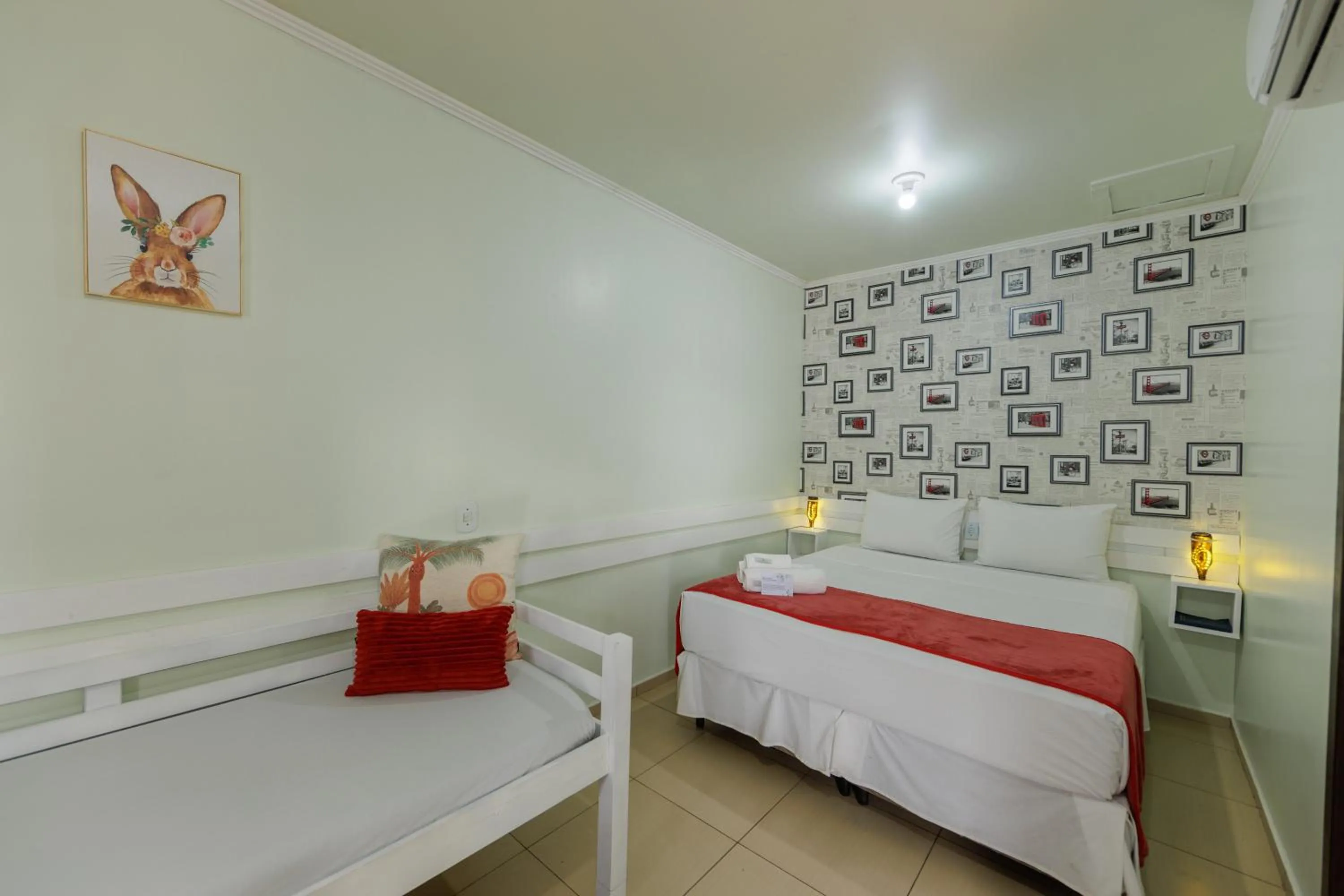 Photo of the whole room, Bed in Pousada Iguassu Charm Suites