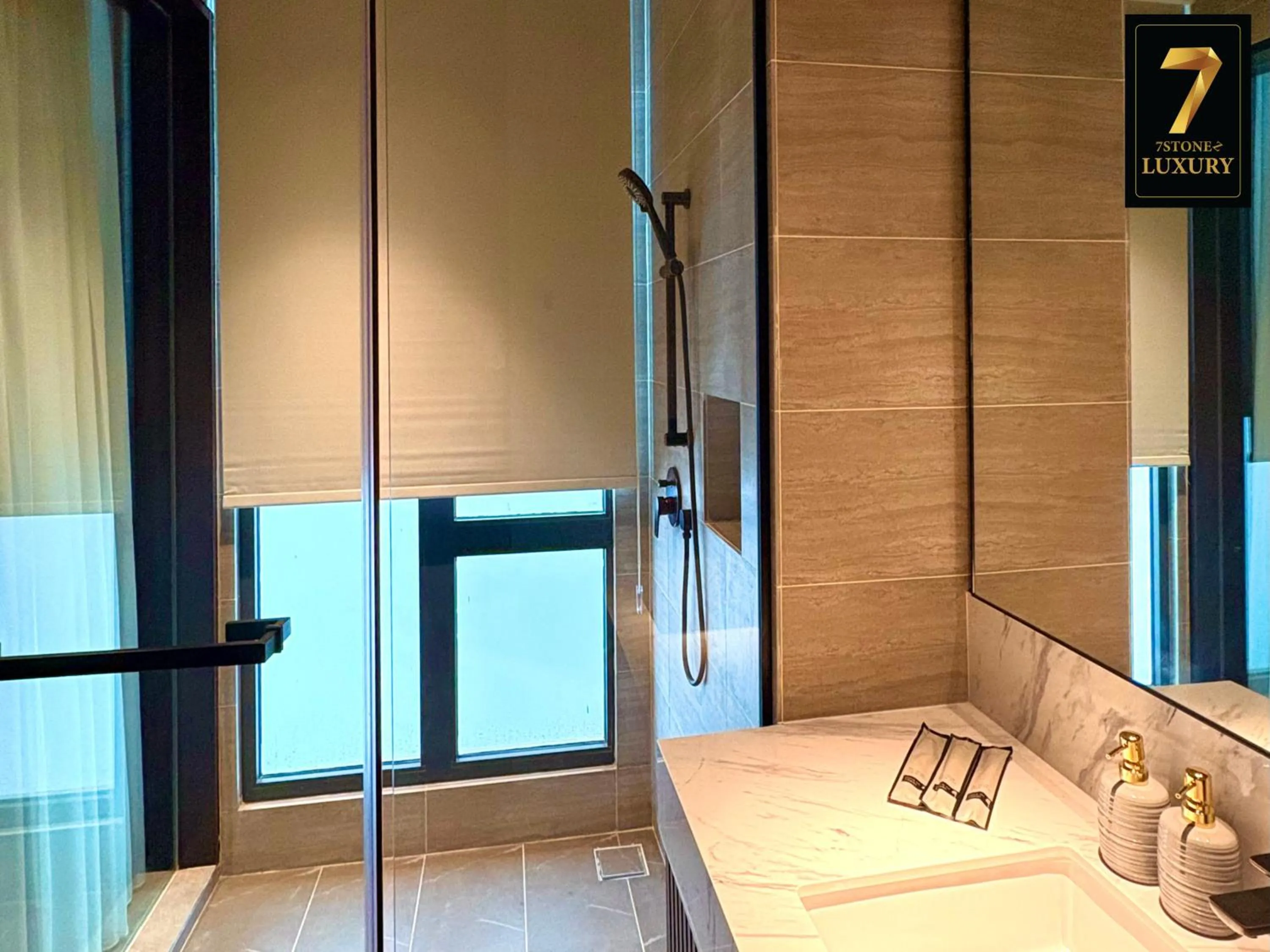 Shower, Bed in 7Stonez Luxury ANTARA RESIDENCE Genting Highlands