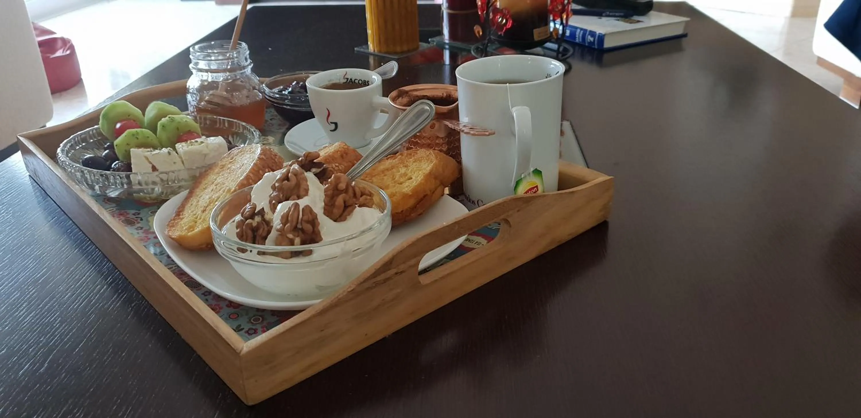 Breakfast in Vicky's Garden