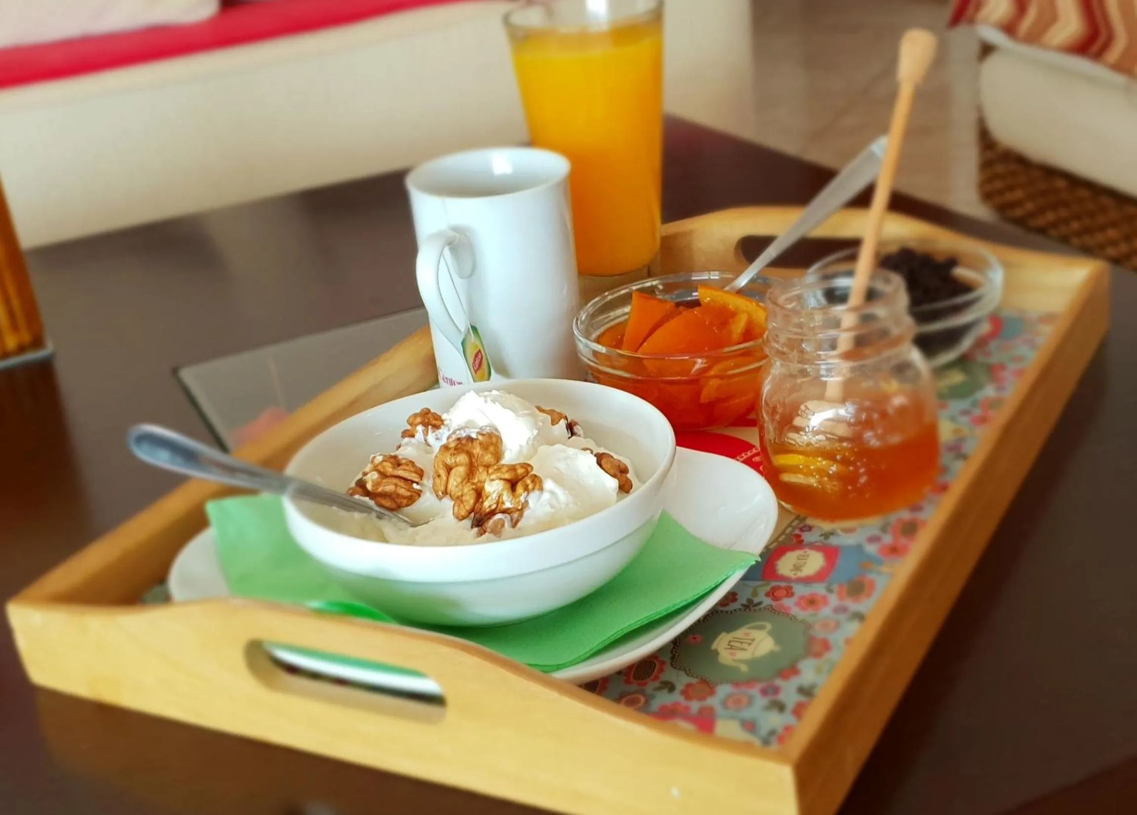 Breakfast in Vicky's Garden