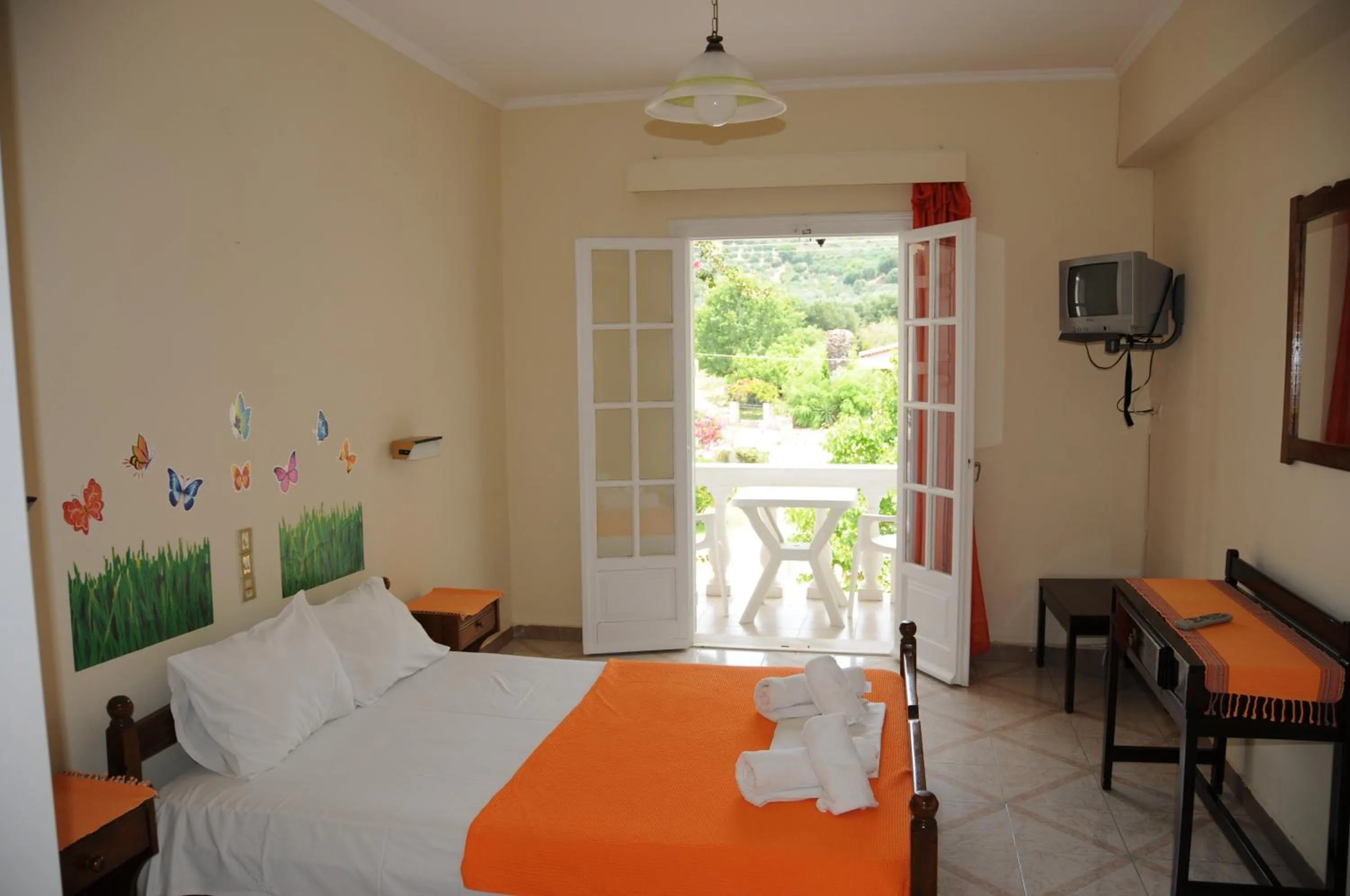 Photo of the whole room, Bed in Vicky's Garden
