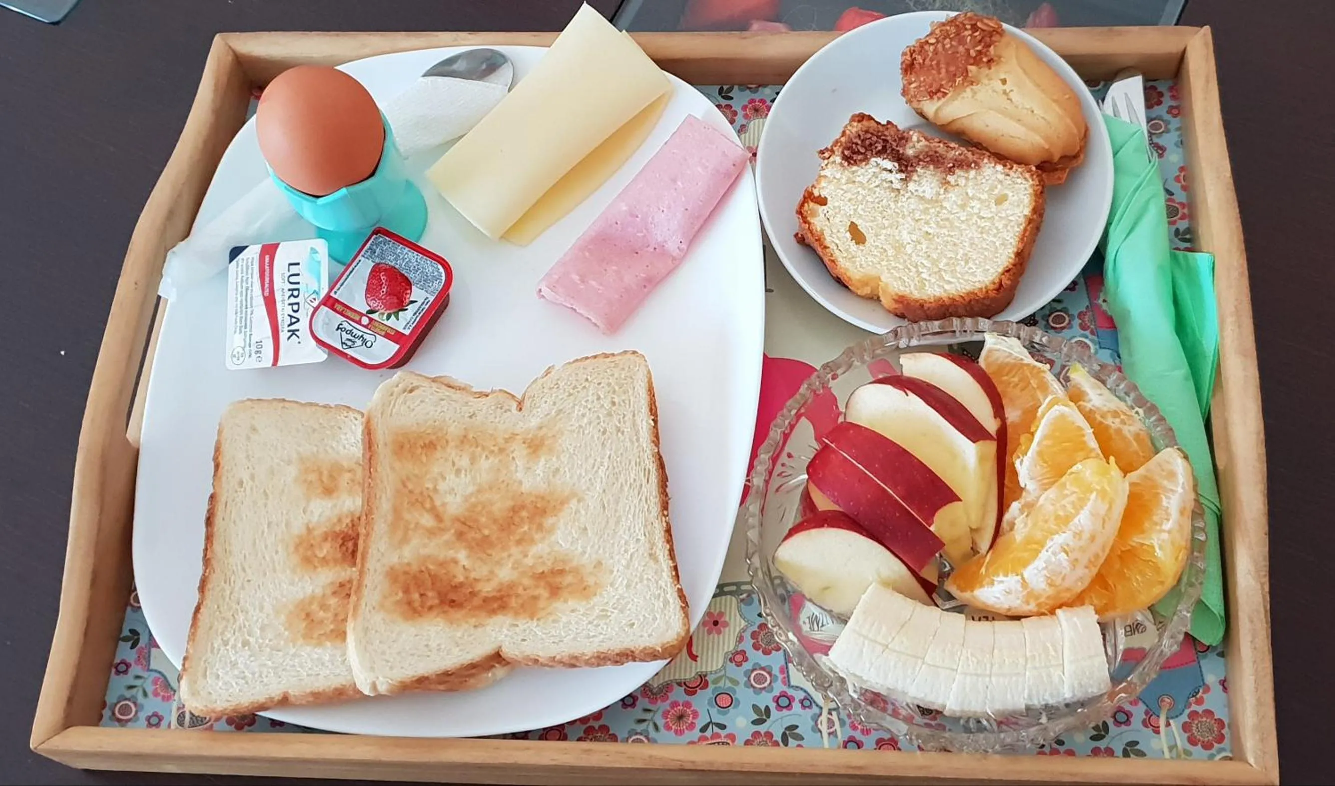 Breakfast in Vicky's Garden