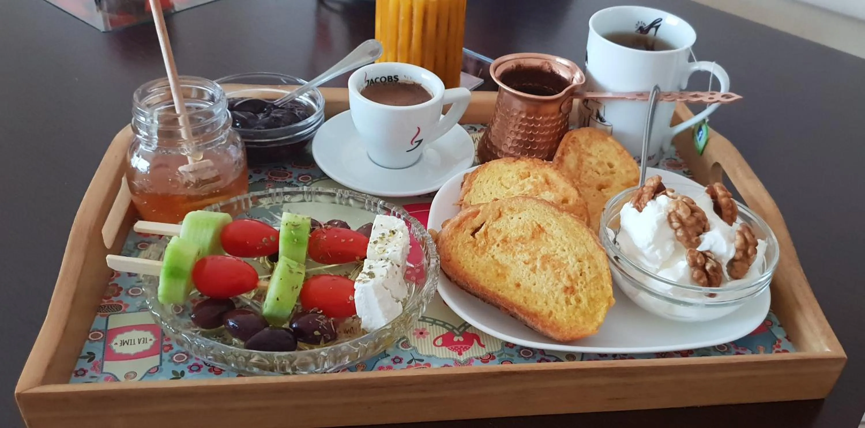 Breakfast in Vicky's Garden