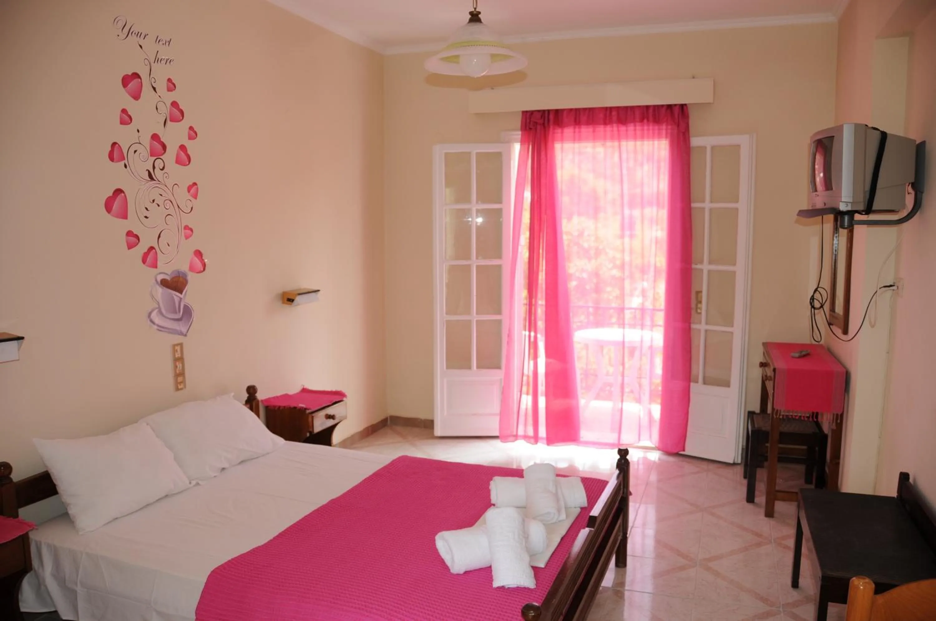 Photo of the whole room, Bed in Vicky's Garden