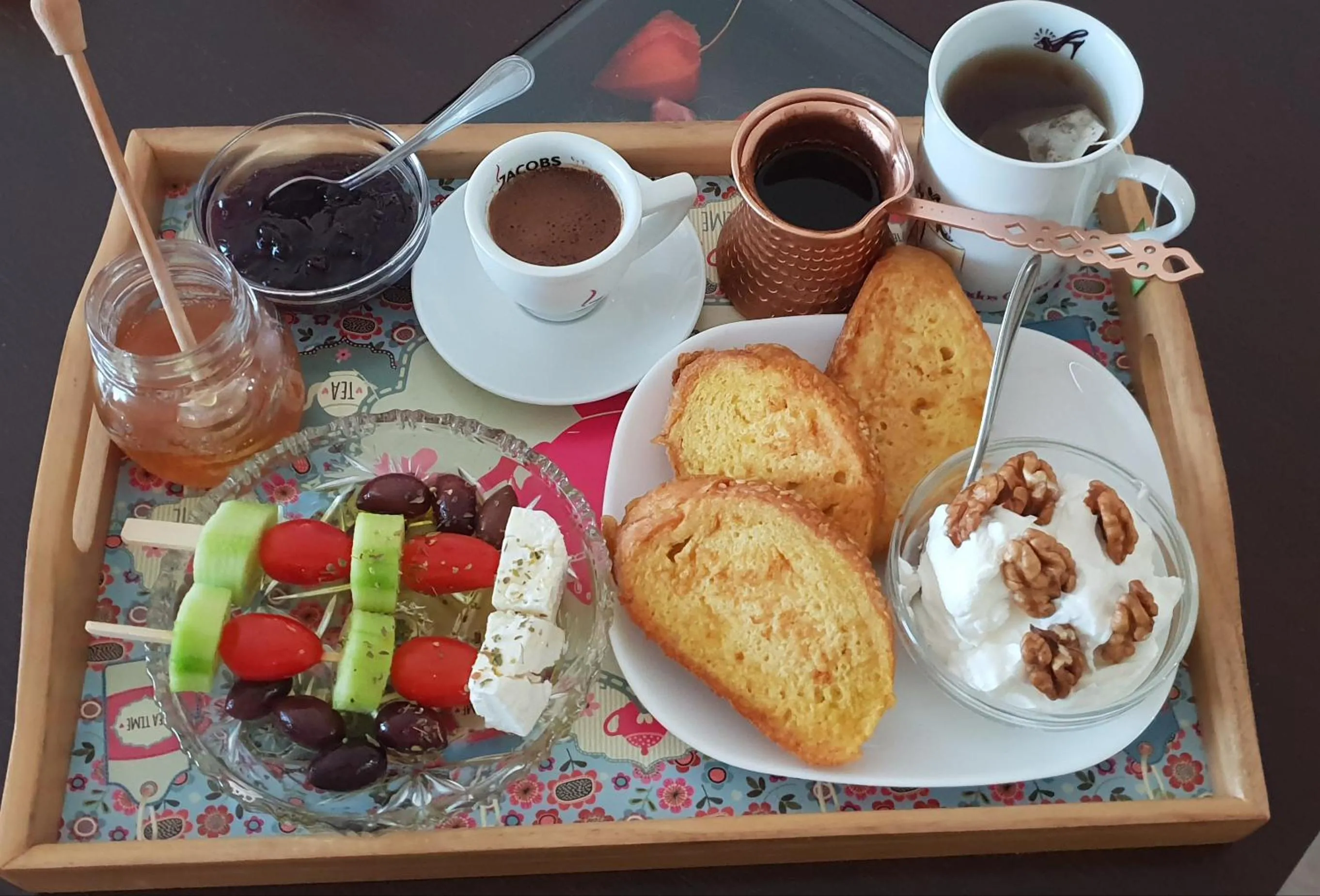 Breakfast in Vicky's Garden