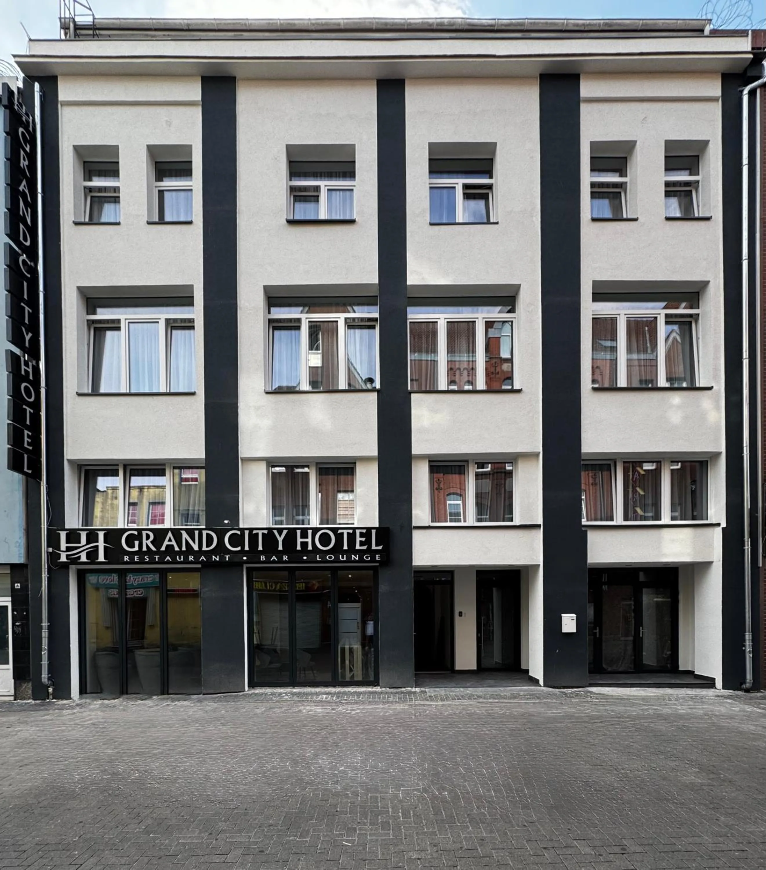 HI Grand City Hotel
