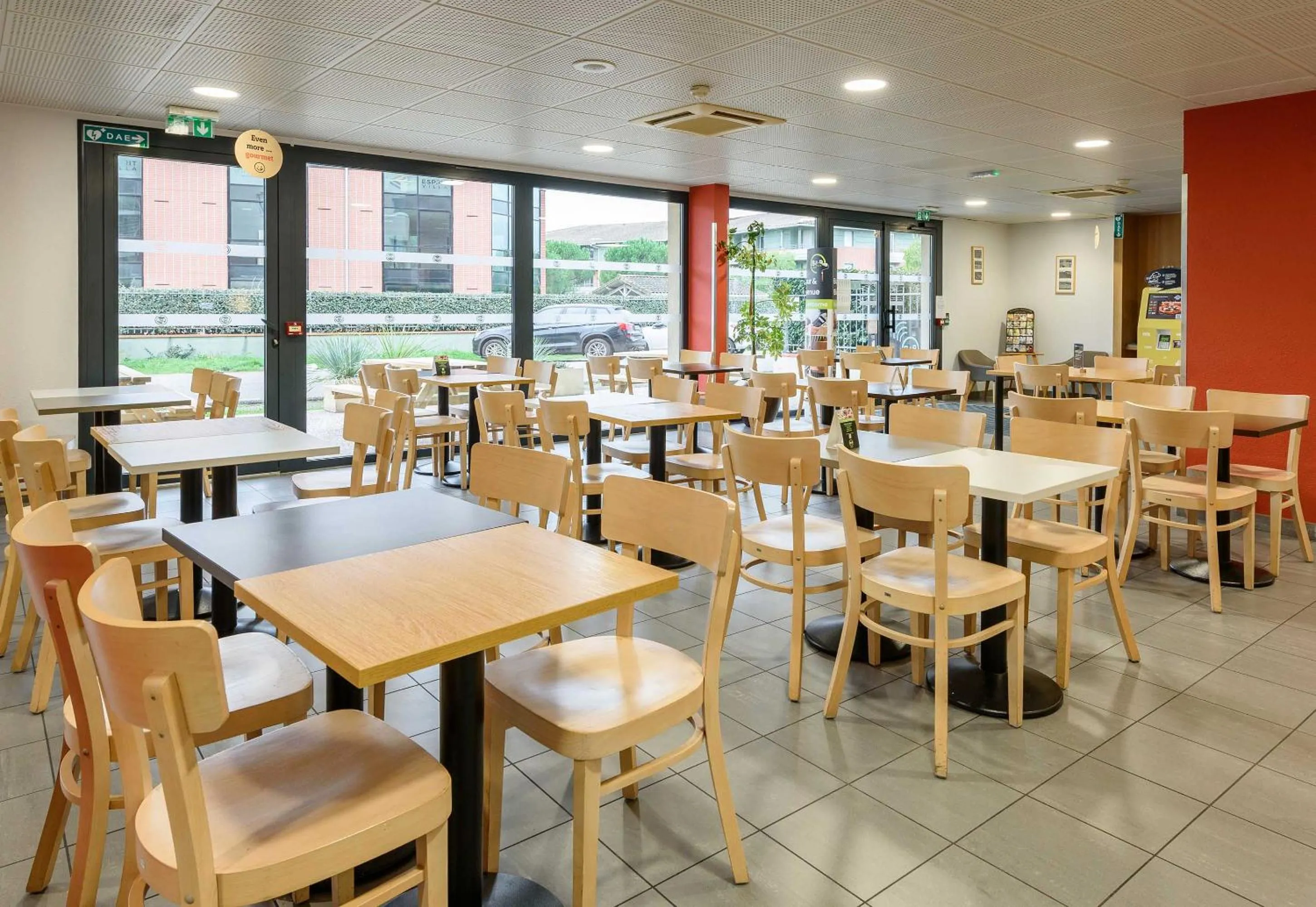 Restaurant/places to eat in B&B HOTEL Toulouse Purpan Zénith